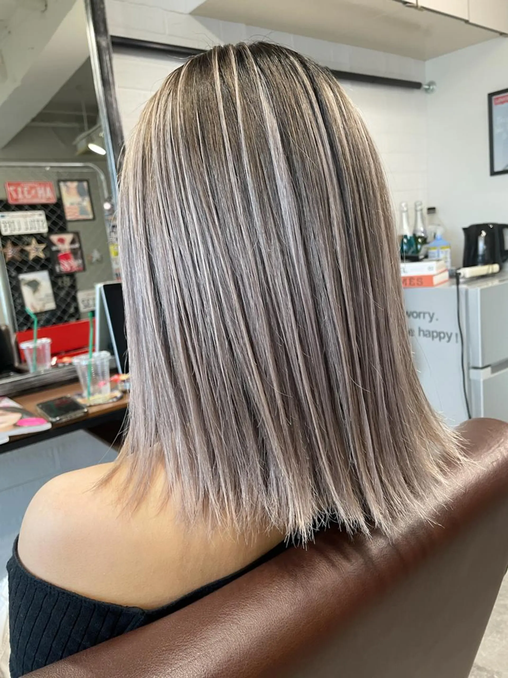 ミディアム カラー 切りっぱなしボブ ボブレイヤー バレイヤージュ ベージュカラー ハイライトカラー ヘアカラー トリートメント WONK. ウォンク 心斎橋のヘアスタイル