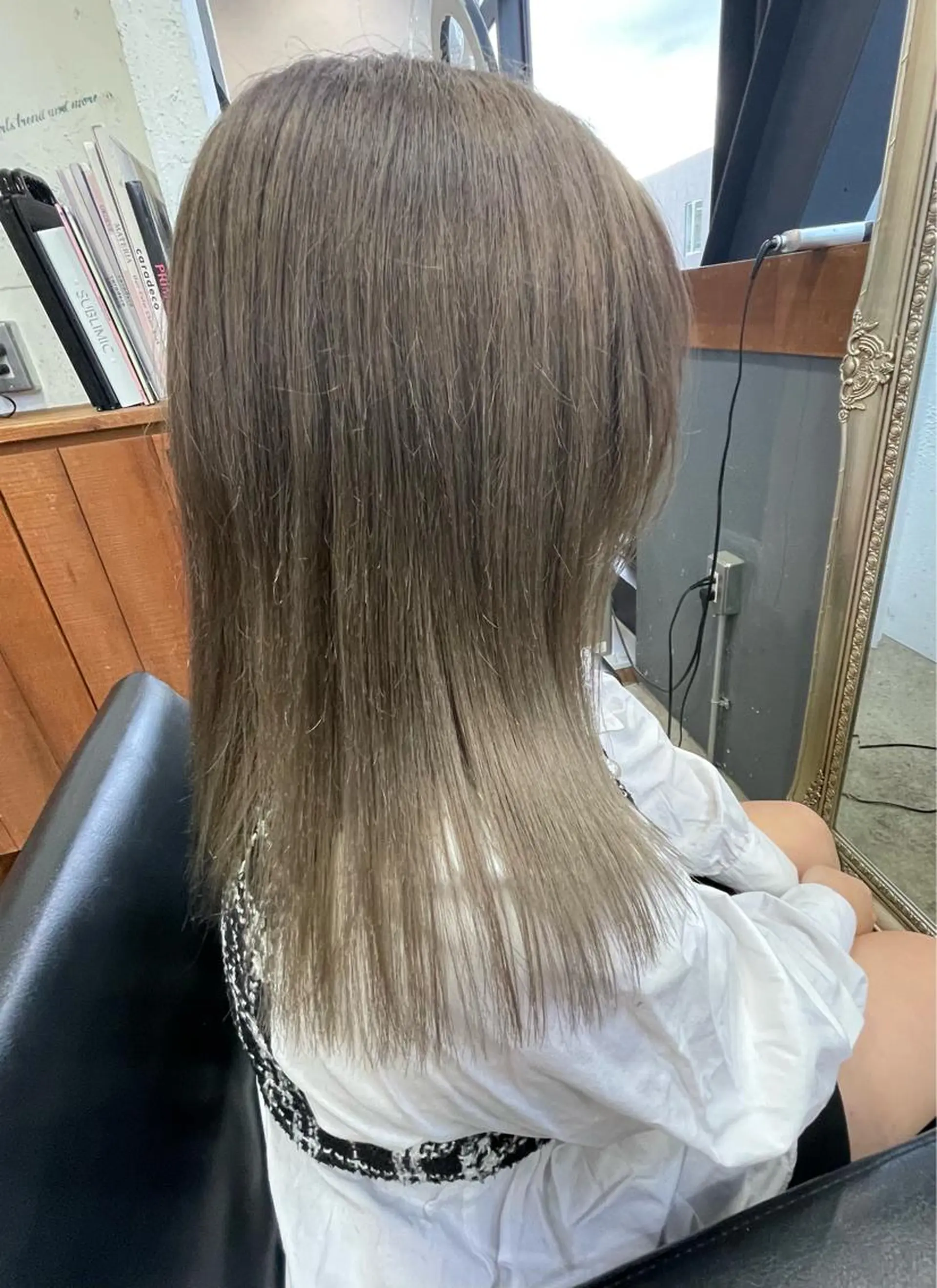 ミディアム 大内 志穂のヘアスタイル