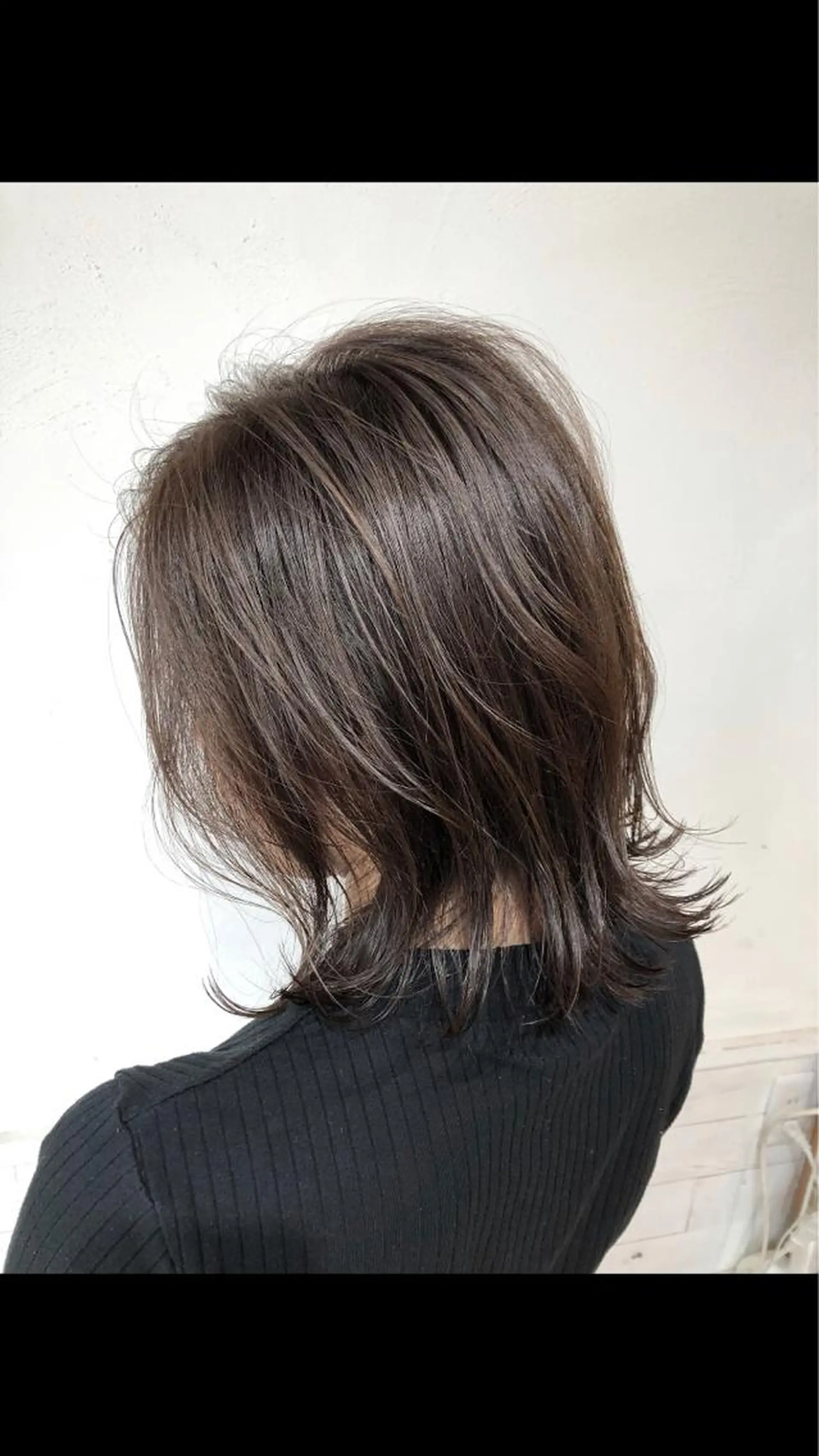 ミディアム アッシュ 外ハネヘア カット ヘッドスパ 木下大地 HAIR  Oneのヘアスタイル