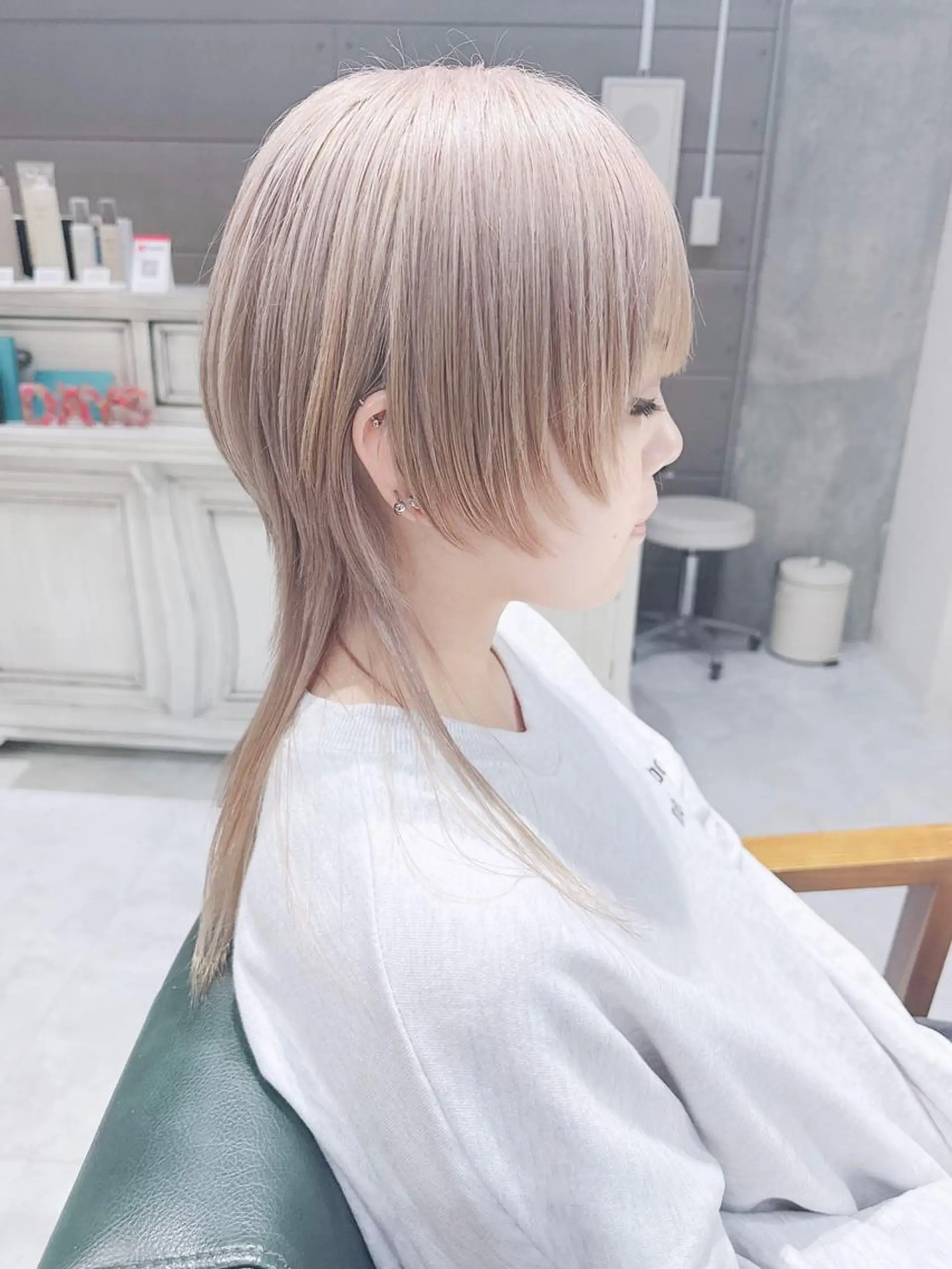 ロング カラー ヘアアレンジ ベージュカラー ハイトーンカラー ハイトーンベージュ ホワイトベージュ 𝐑𝐈𝐍𝐊𝐀 🐷🖤のヘアスタイル