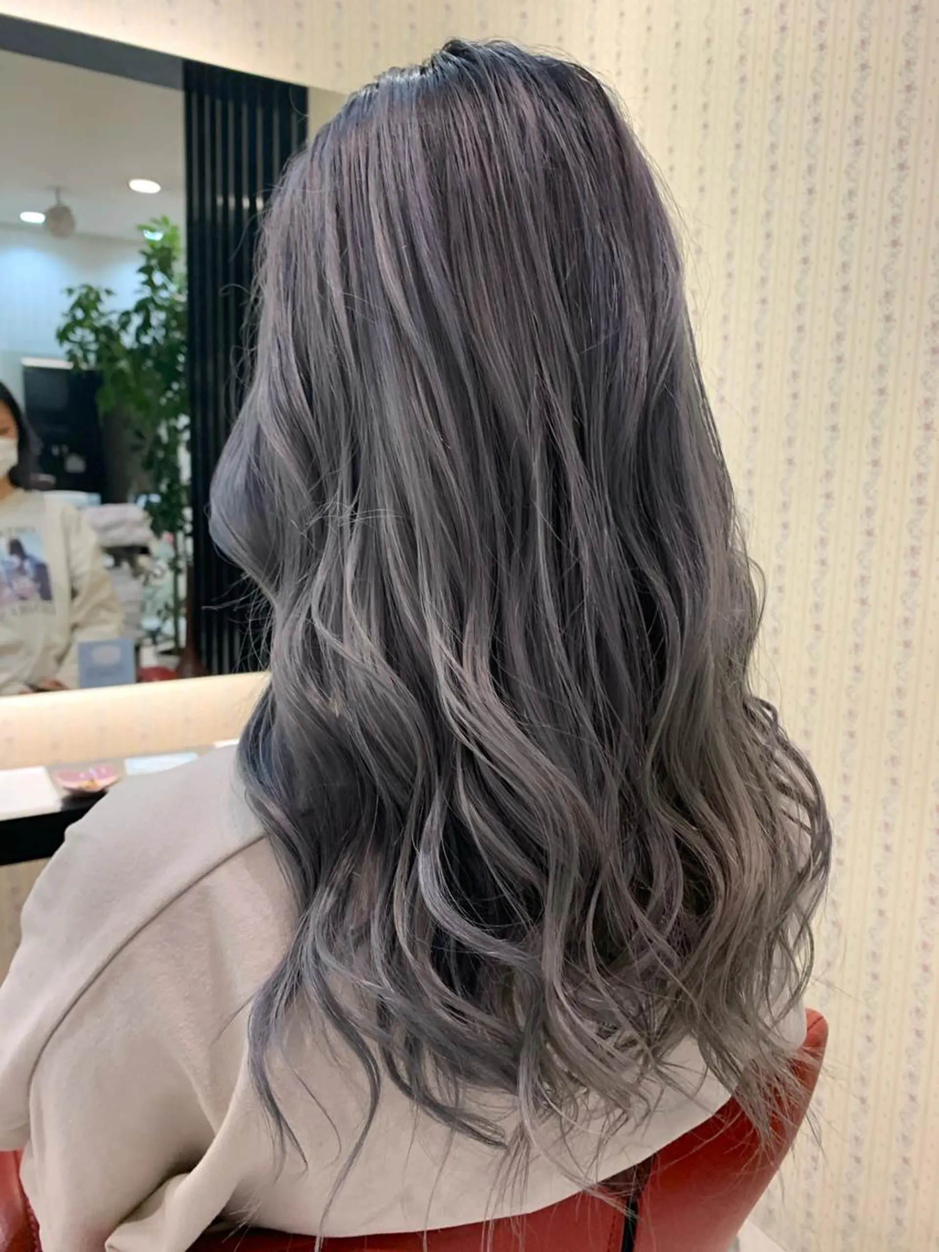 ロング カラー ブリーチ グレージュ シルバー シルバーグレージュ 髪質改善✨縮毛矯正 ✨HARUKI✨のヘアスタイル