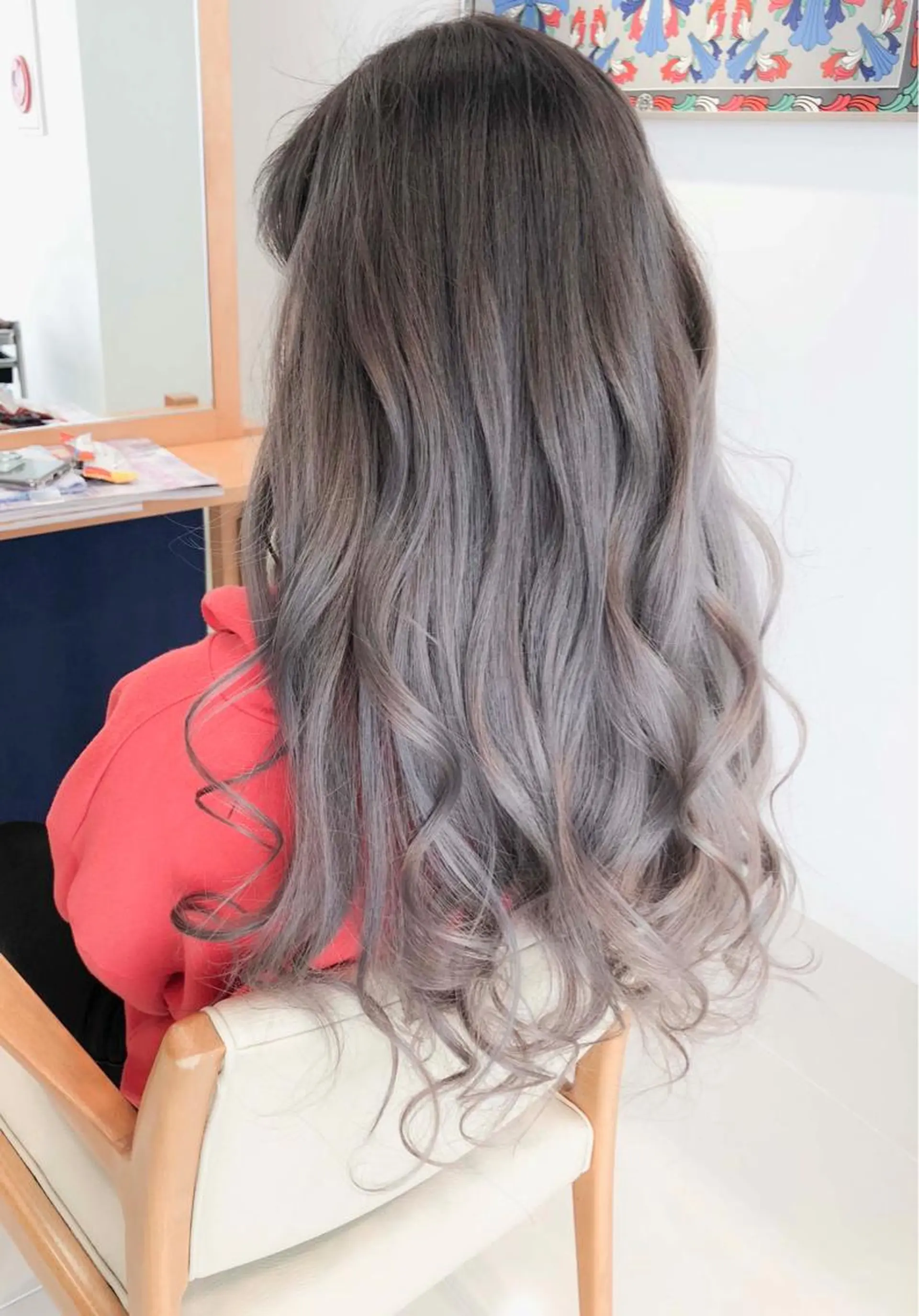 ロング カラー グラデーションカラー グレージュ ラベンダーカラー ラベンダーグレージュ ラベンダーグレー ヘアカラー トリートメント Days 透明感カラーのヘアスタイル