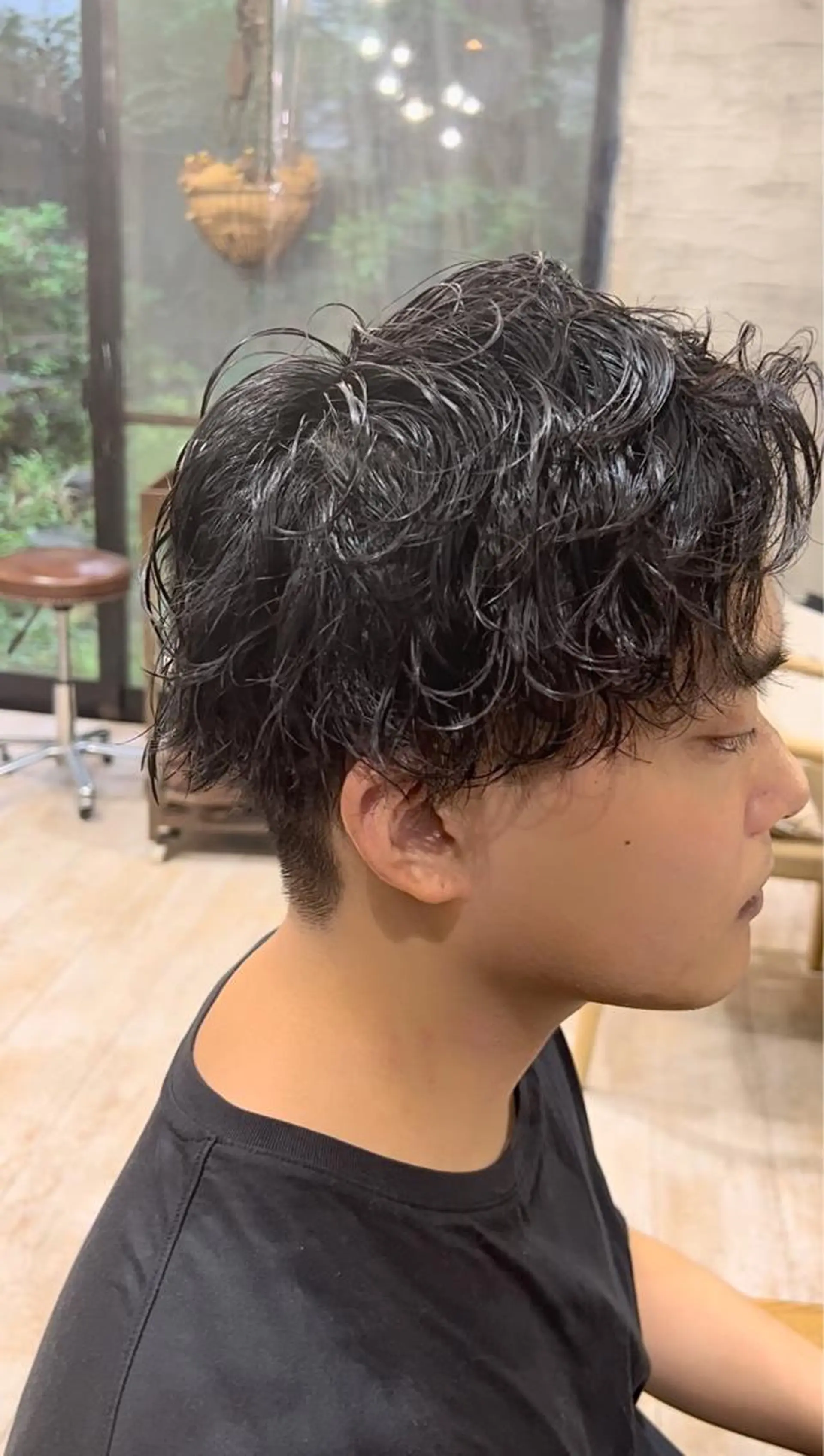 ショート メンズ アップバング メンズブリーチ センターパート フェードカット メンズハイライト カット パーマ ヘアセット メンズStylist 山根慧のヘアスタイル