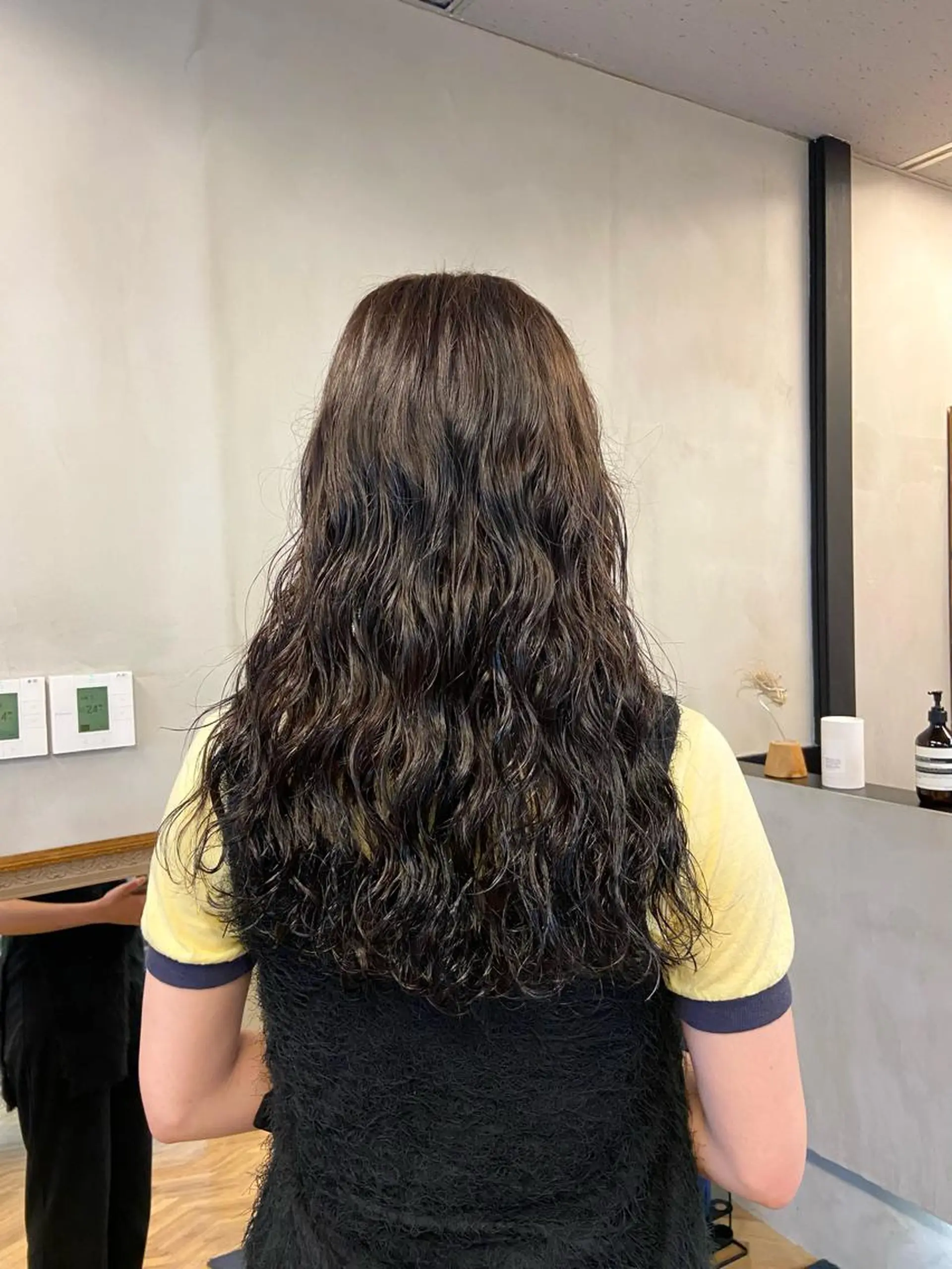 ロング カラー パーマ グレージュ ヘアカラー トリートメント mana／Wカラー／ ブリーチなし暖色のヘアスタイル