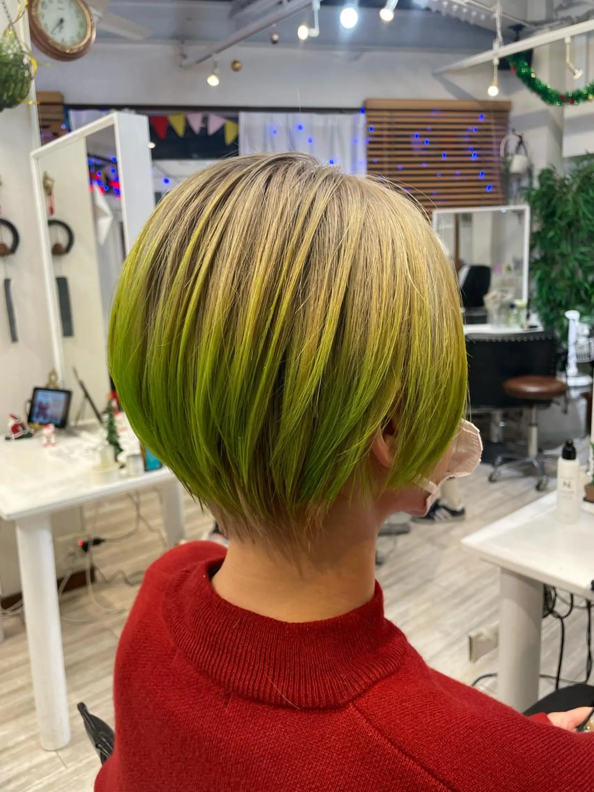ショート インナーカラー/推し アニメカラー/ウルフのヘアスタイル