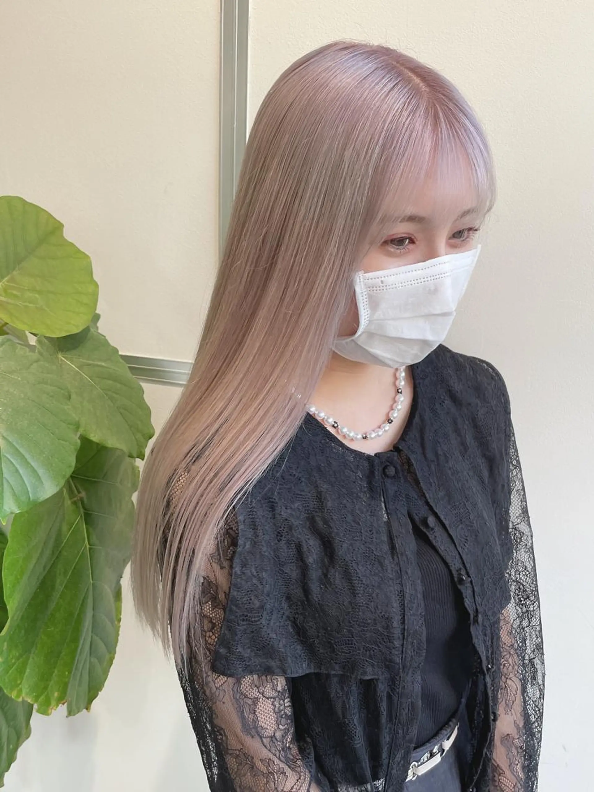 ロング カラー ブロンド ホワイトブロンド ill.所属・ill［イル］大須 ダブルカラー髪質改善のヘアスタイル