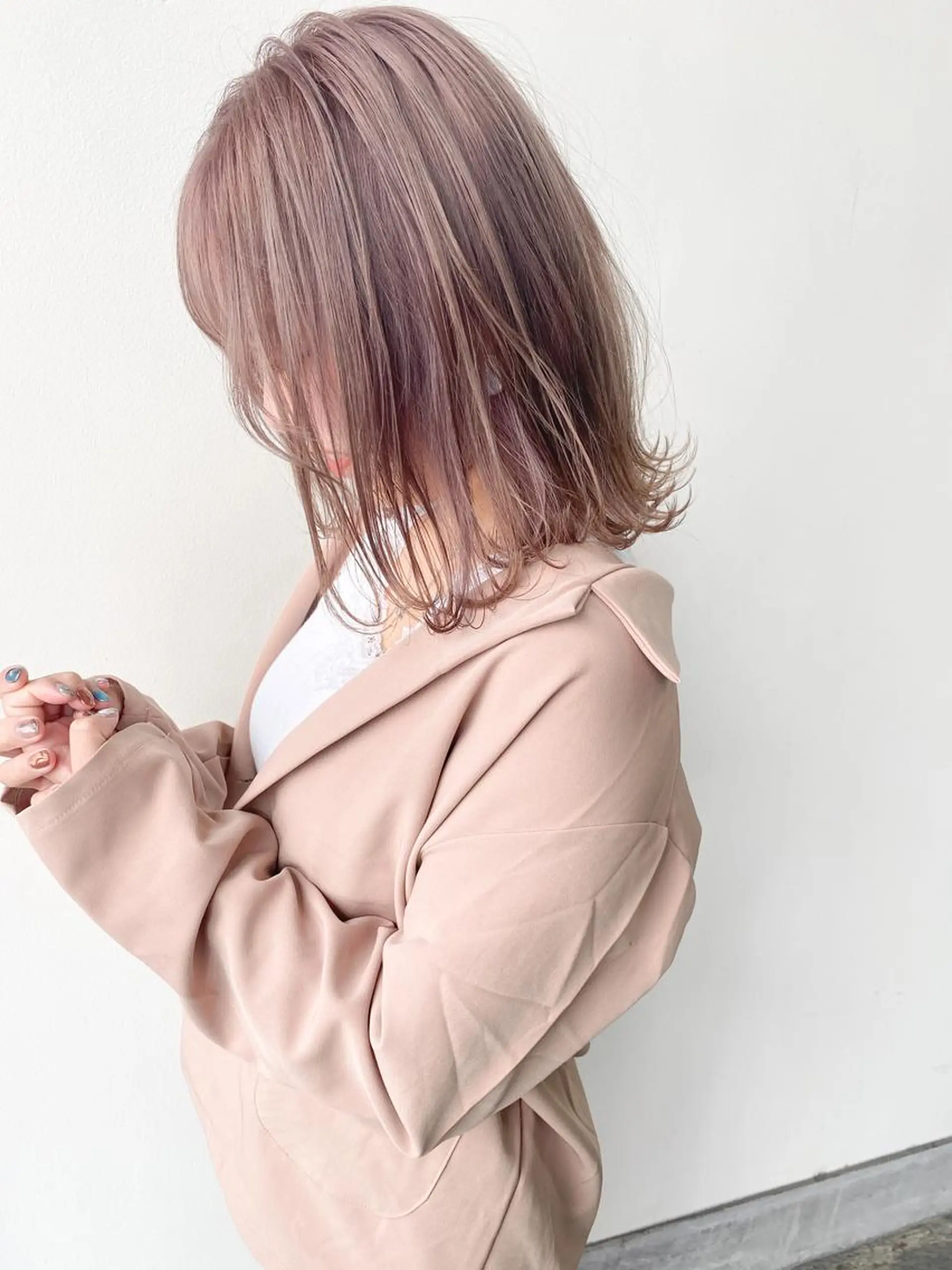 ミディアム 外ハネヘア カット ヘアカラー 透明感カラー／ 髪質改善／ボブ／中山のヘアスタイル