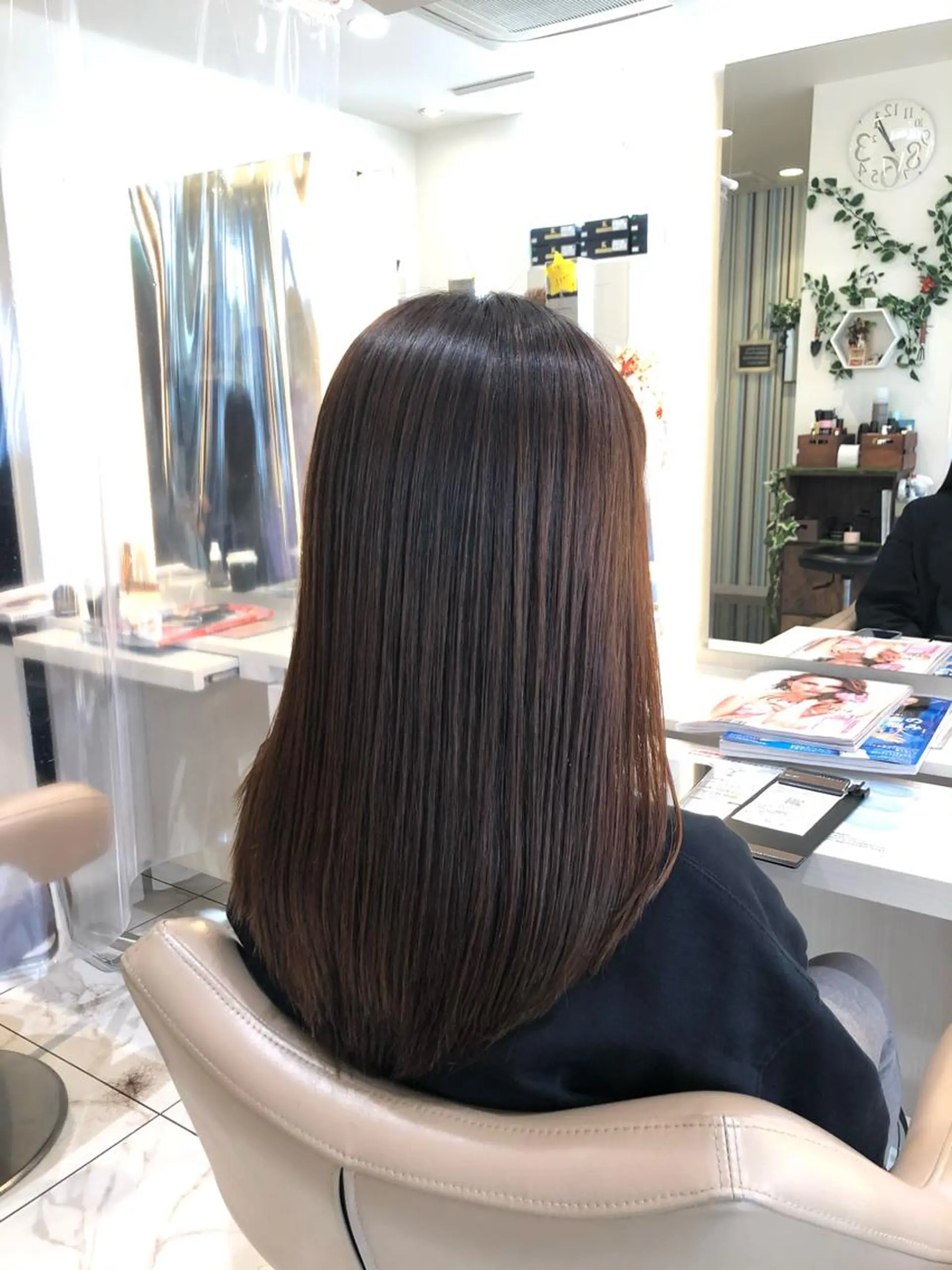 セミロング パーマ 髪質改善 縮毛矯正 ストレートパーマ 安井　昴 💫ブリーチ縮毛矯正のヘアスタイル