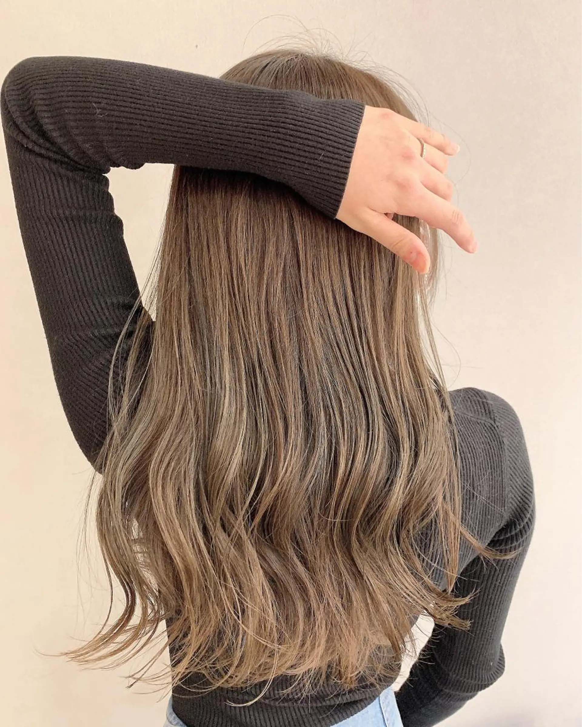 ロング カラー ベージュカラー ブリーチ 透明感カラー ブリーチなしカラー box  mico. mutsumiのヘアスタイル