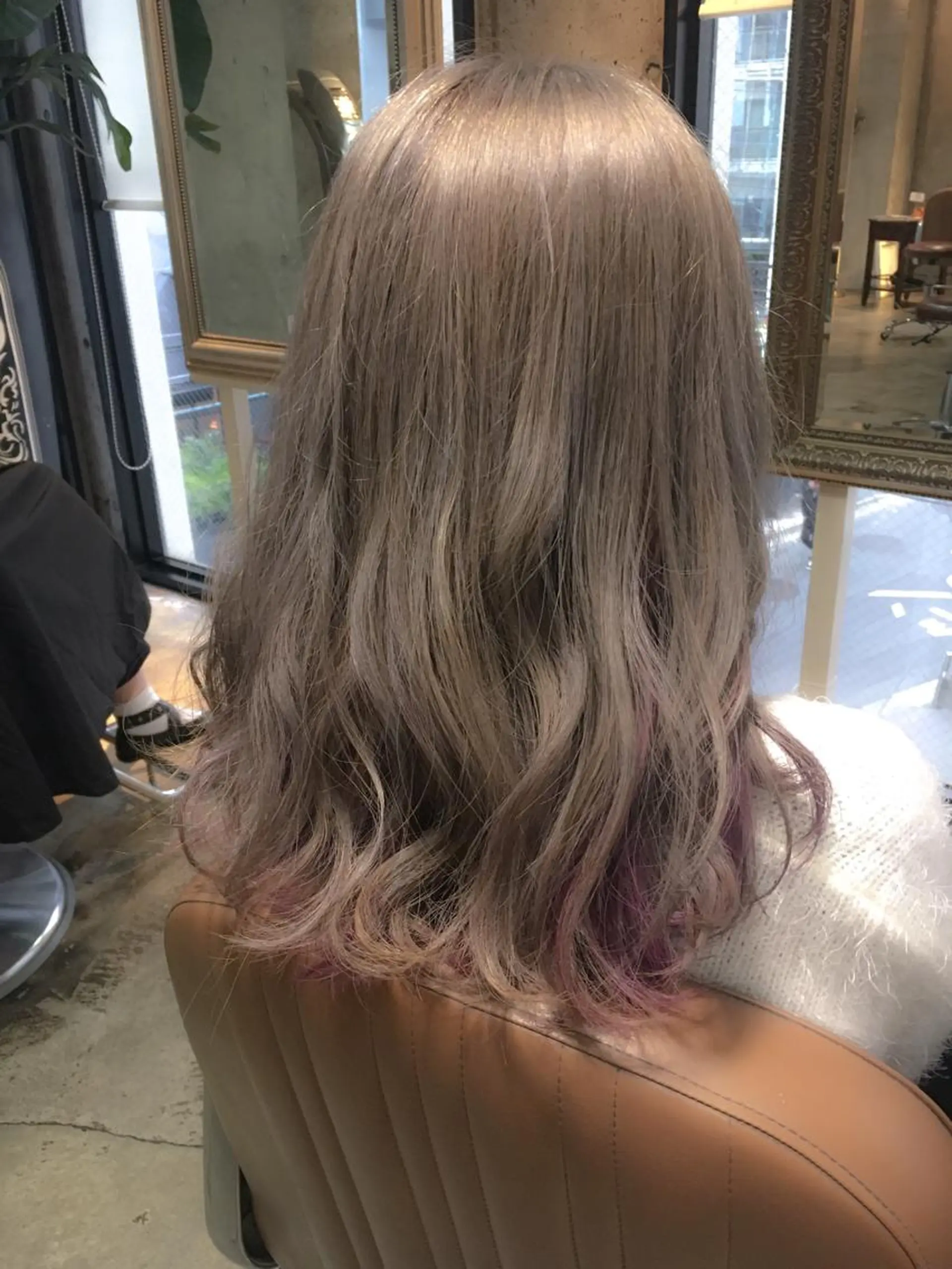 セミロング カラー アッシュ アッシュグレー アッシュグレージュ グレージュ ハイライトカラー 北條 優輝のヘアスタイル