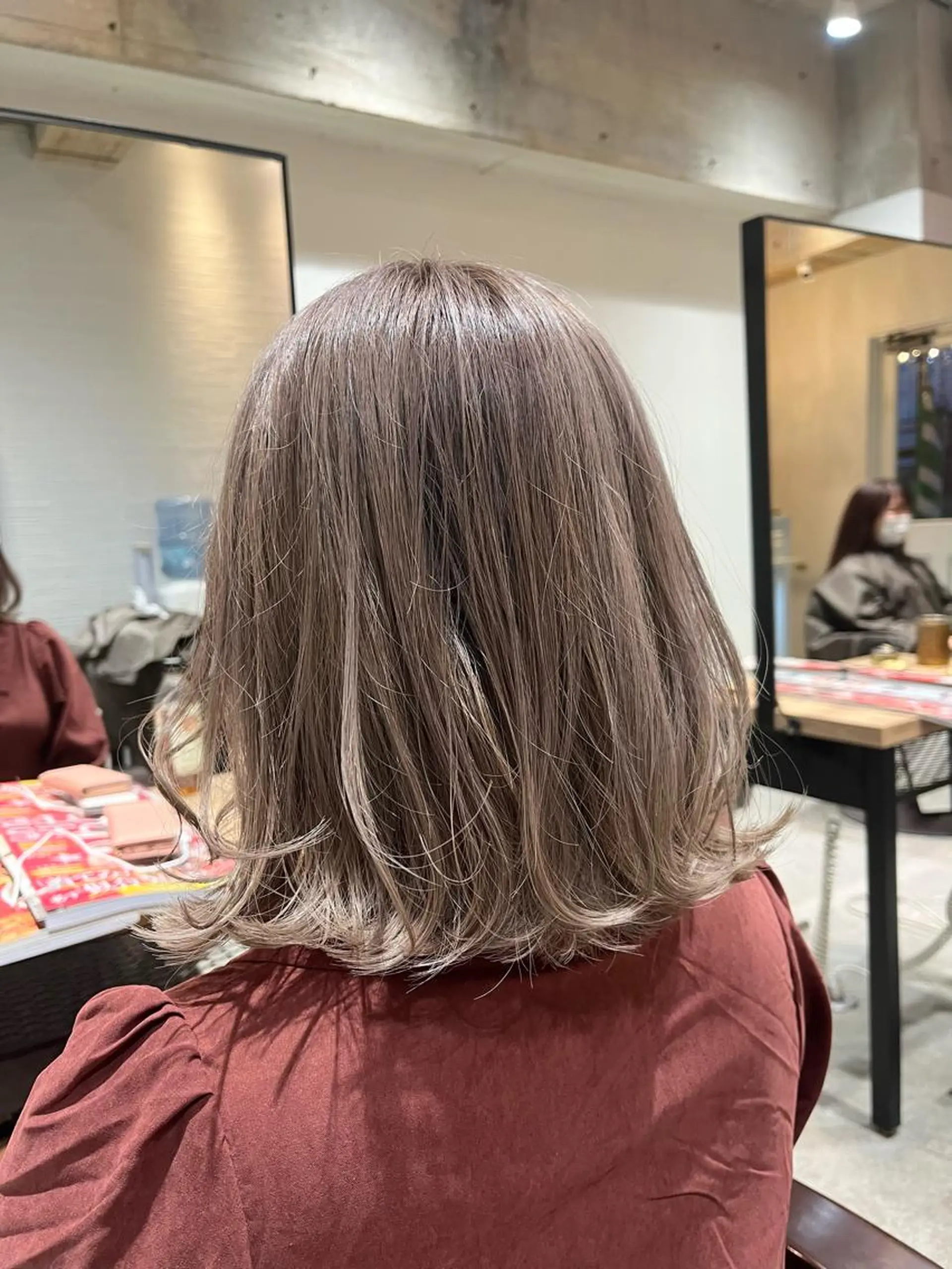 ミディアム カラー ブリーチ カット ヘアカラー tomoka 推しカラーのヘアスタイル
