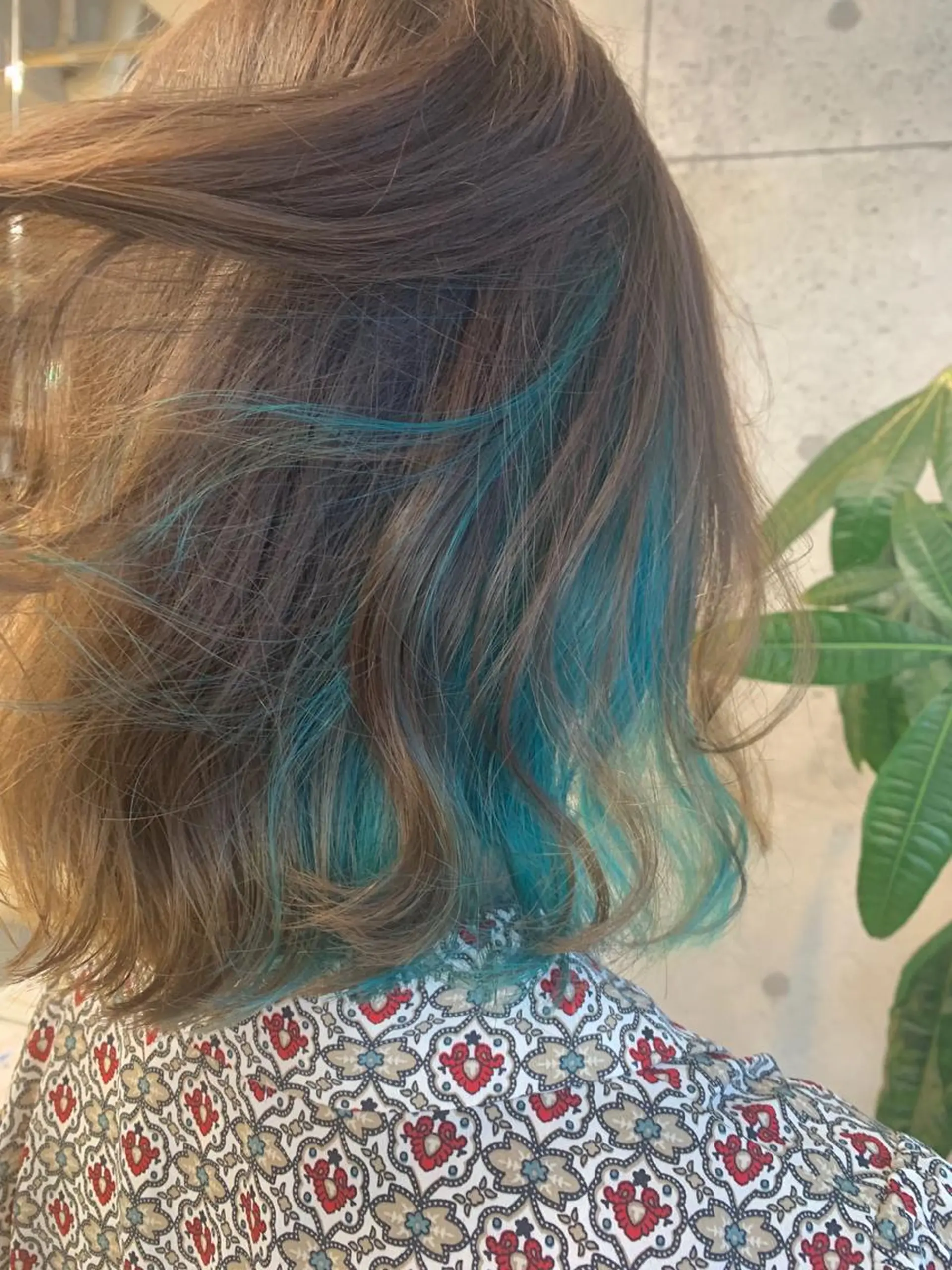 セミロング カラー エメラルドグリーン にった みずきのヘアスタイル