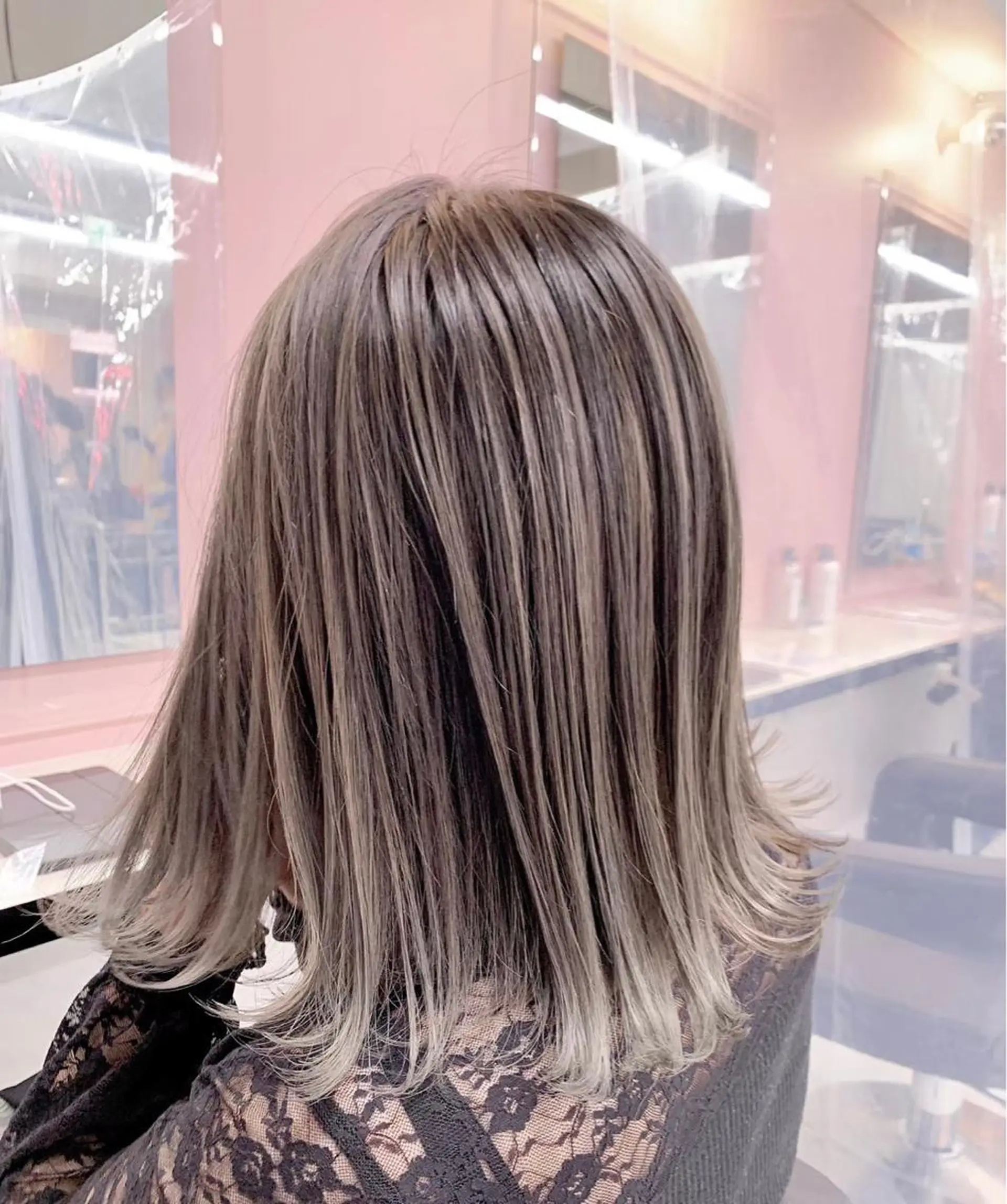 ミディアム カラー ヘアアレンジ ブリーチカラー🩰 ガーリー🩰とらのヘアスタイル