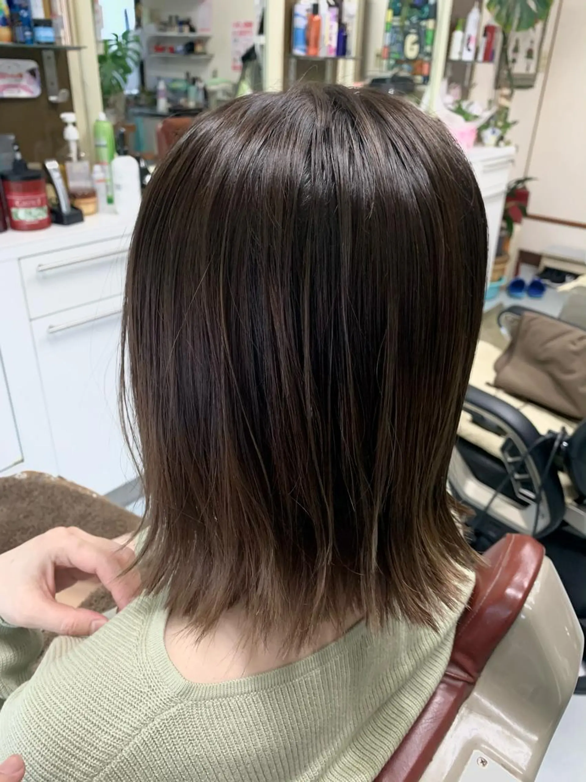 ミディアム カラー バレイヤージュ 透明感カラー レイヤーカット カット ヘアカラー トリートメント ストウ ナナエのヘアスタイル