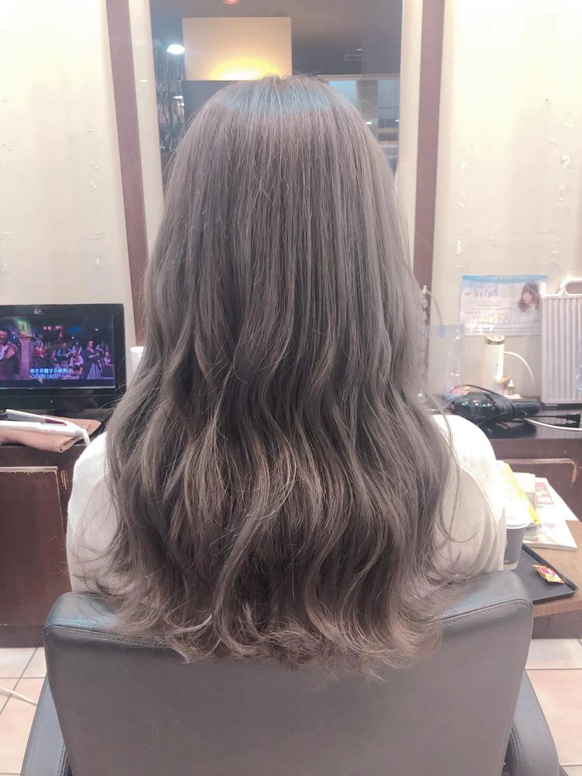 セミロング カラー ヘアカラー トリートメント 髪質改善ioLu 伊藤サダキのヘアスタイル