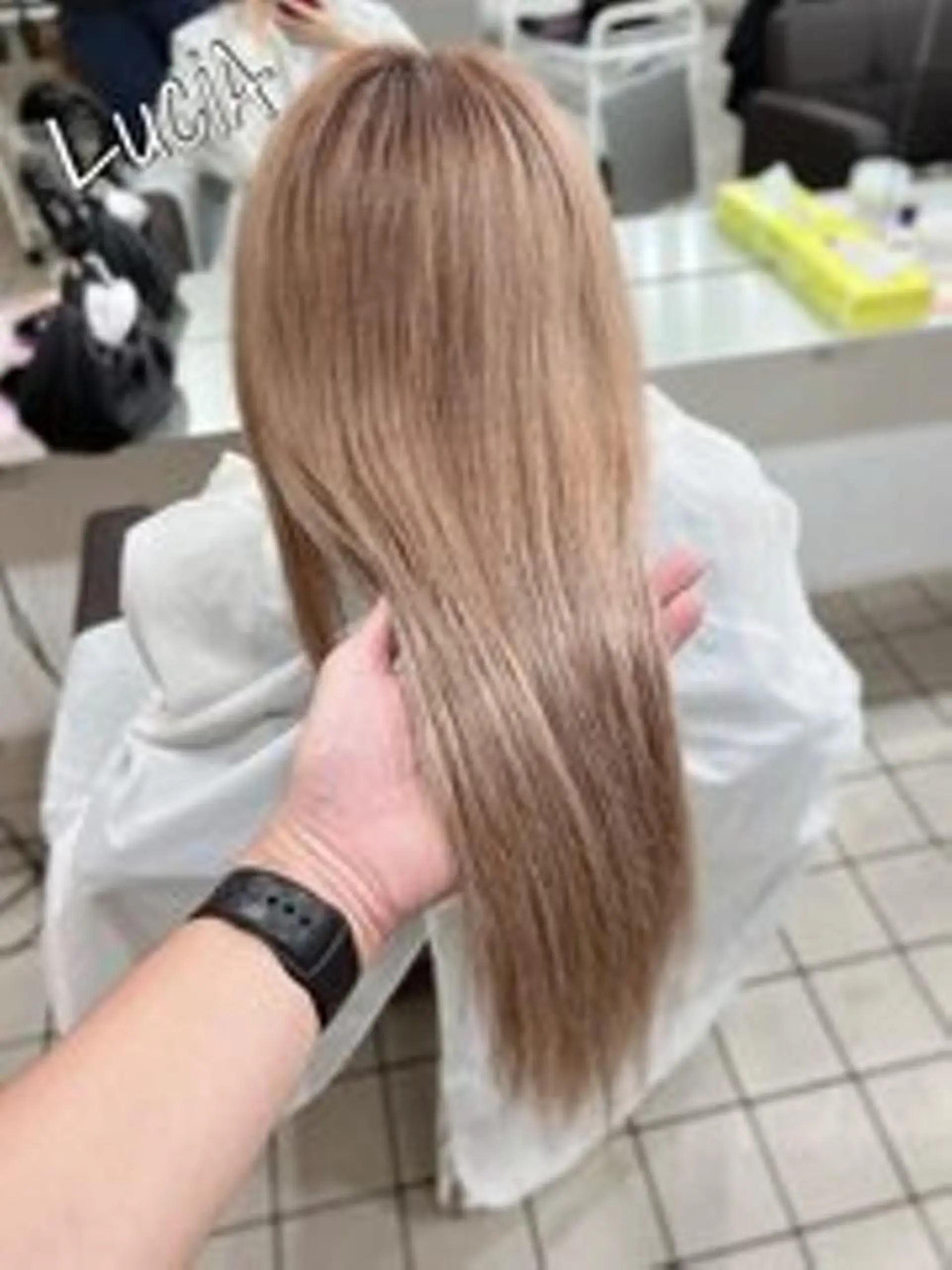 カラー ロング ヘアアレンジ シールエクステ 黒髪 ブリーチ ダブルカラー ハイトーンカラー LuciAエクステ カラー2500セラのヘアスタイル