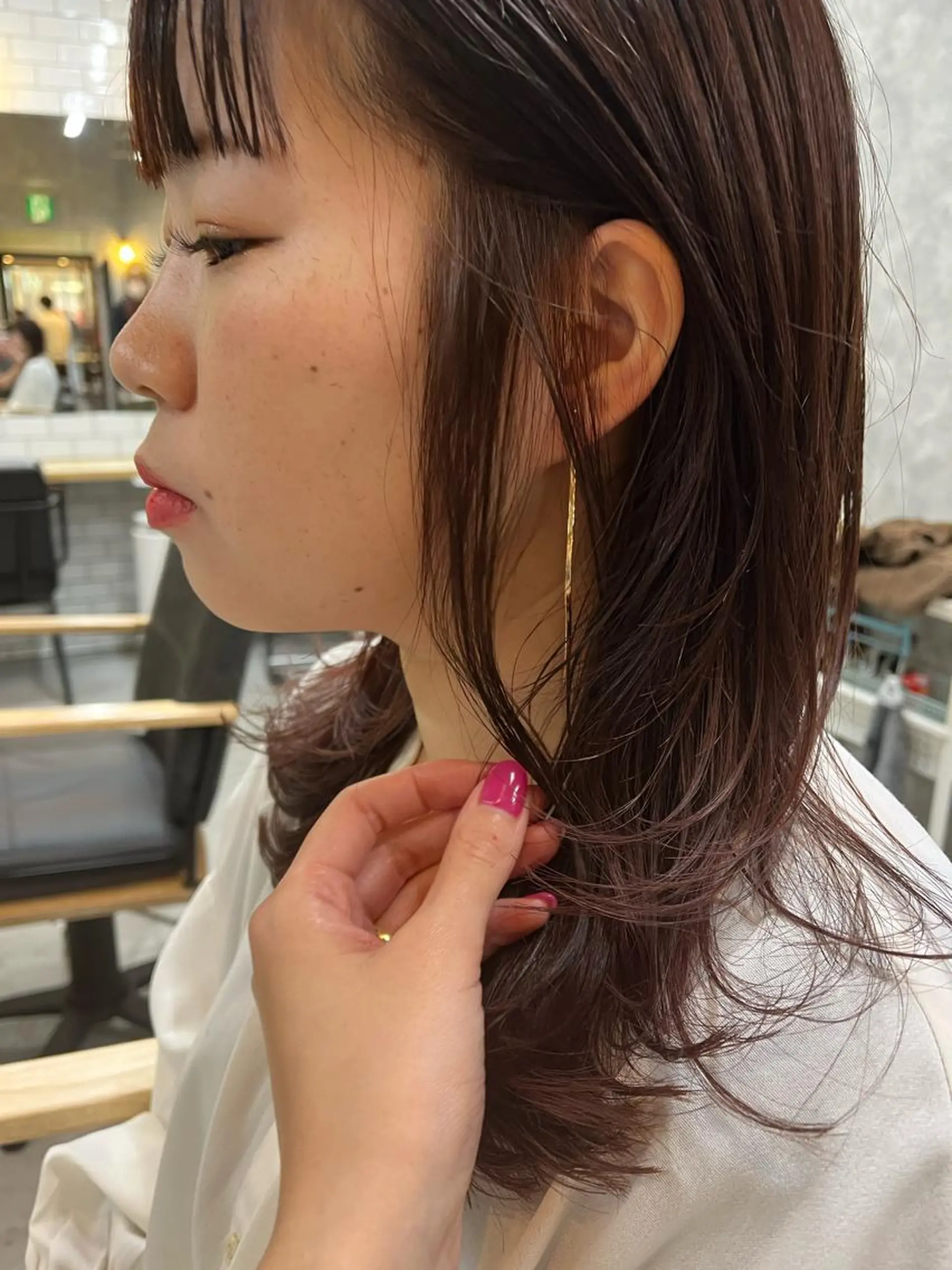 セミロング カラー ピンクカラー YURIA .のヘアスタイル
