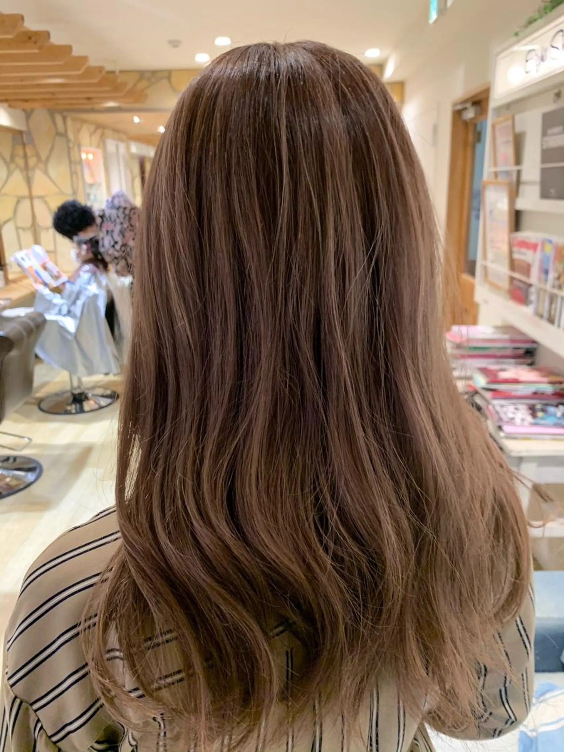 セミロング ハイライト レイヤーカット ヘアカラー トリートメント 渋谷ハイトーン/ デザインカラー阿部のヘアスタイル