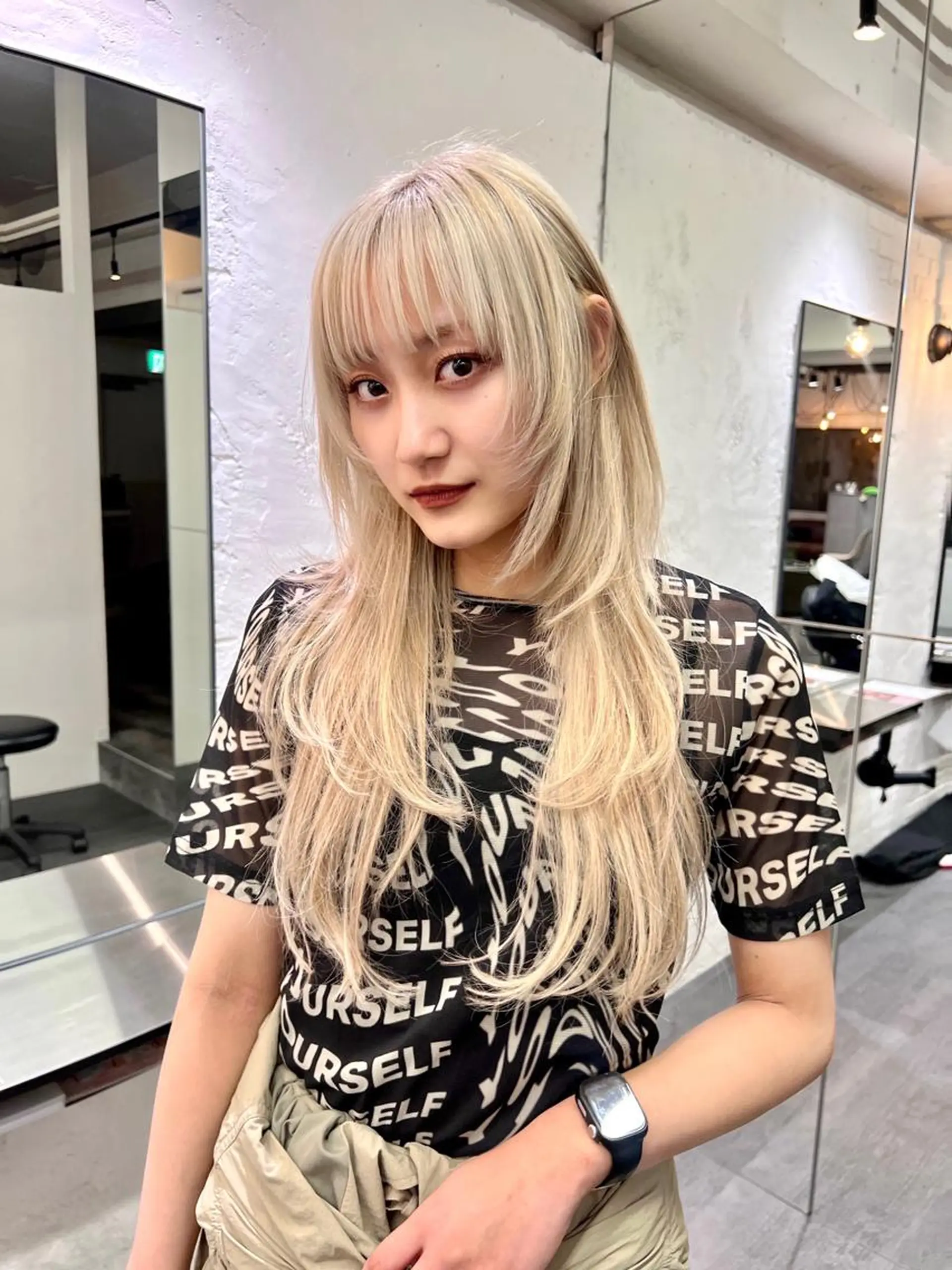 ロング カラー パーマ ヘアアレンジ メンズ キッズ ネイル マツエク・マツパ アイブロウ ロングレイヤー ベージュカラー ホワイトベージュ レイヤーカット ロング カット ヘアカラー トリートメント ウルフレイヤーカット /チヒロのヘアスタイル