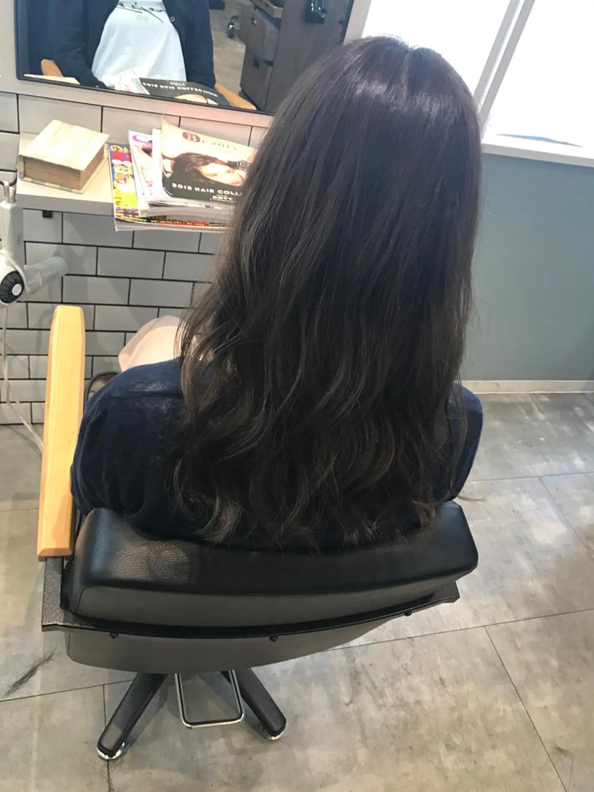 セミロング カラー ヤマナカ エリカのヘアスタイル