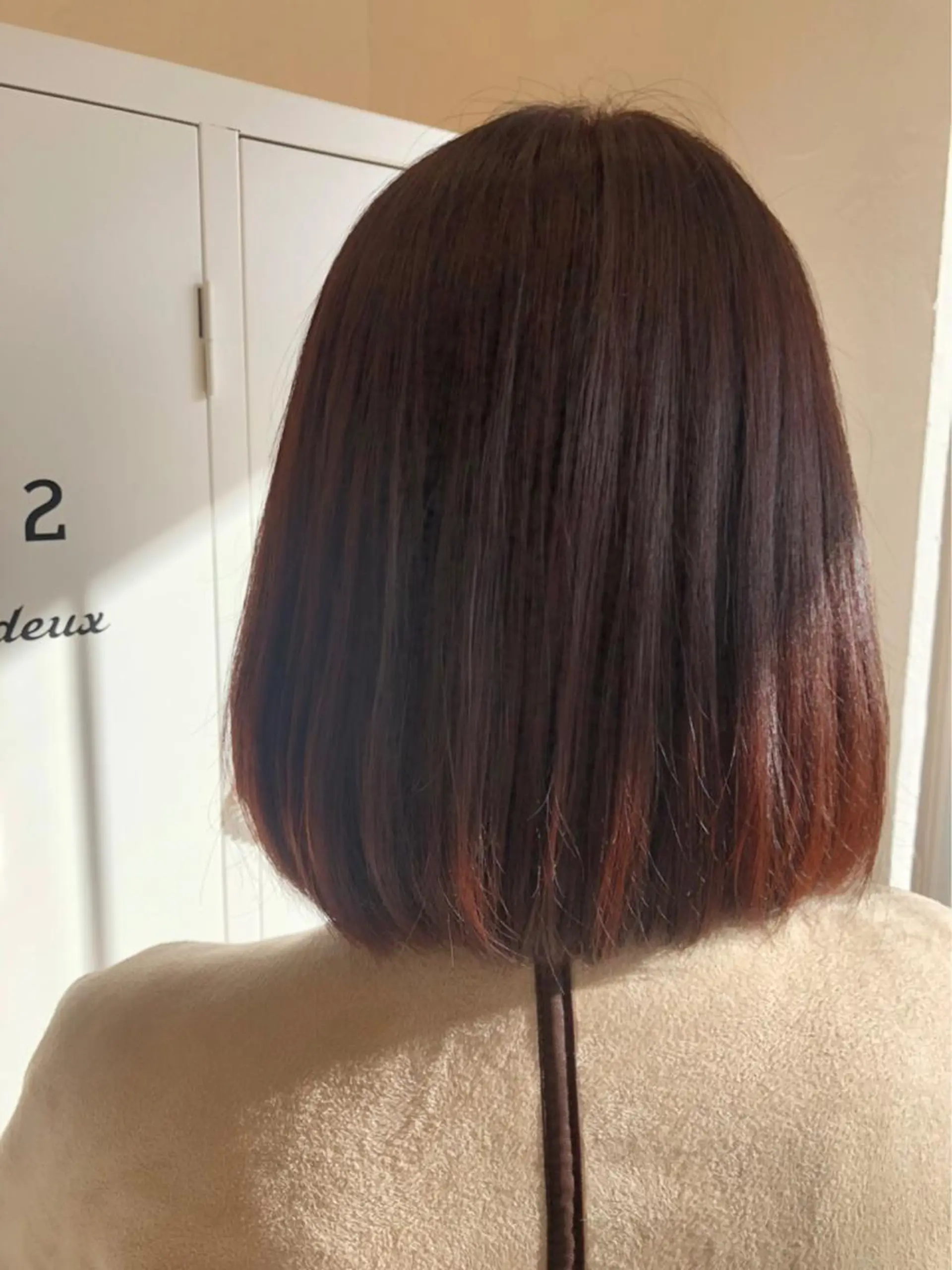 ミディアム カラー desirbeaux 佐藤愛のヘアスタイル