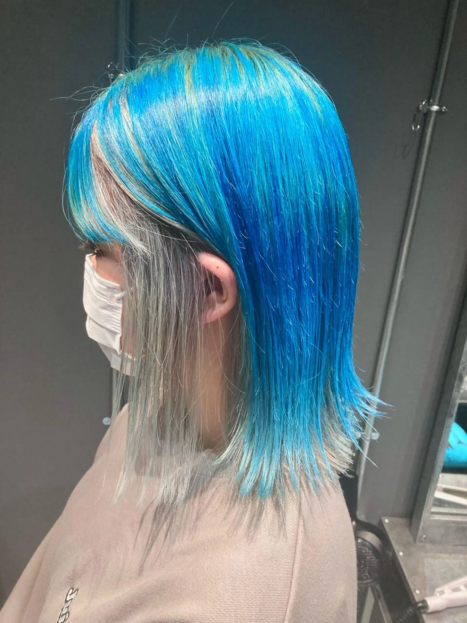 セミロング タカツド ユウキのヘアスタイル