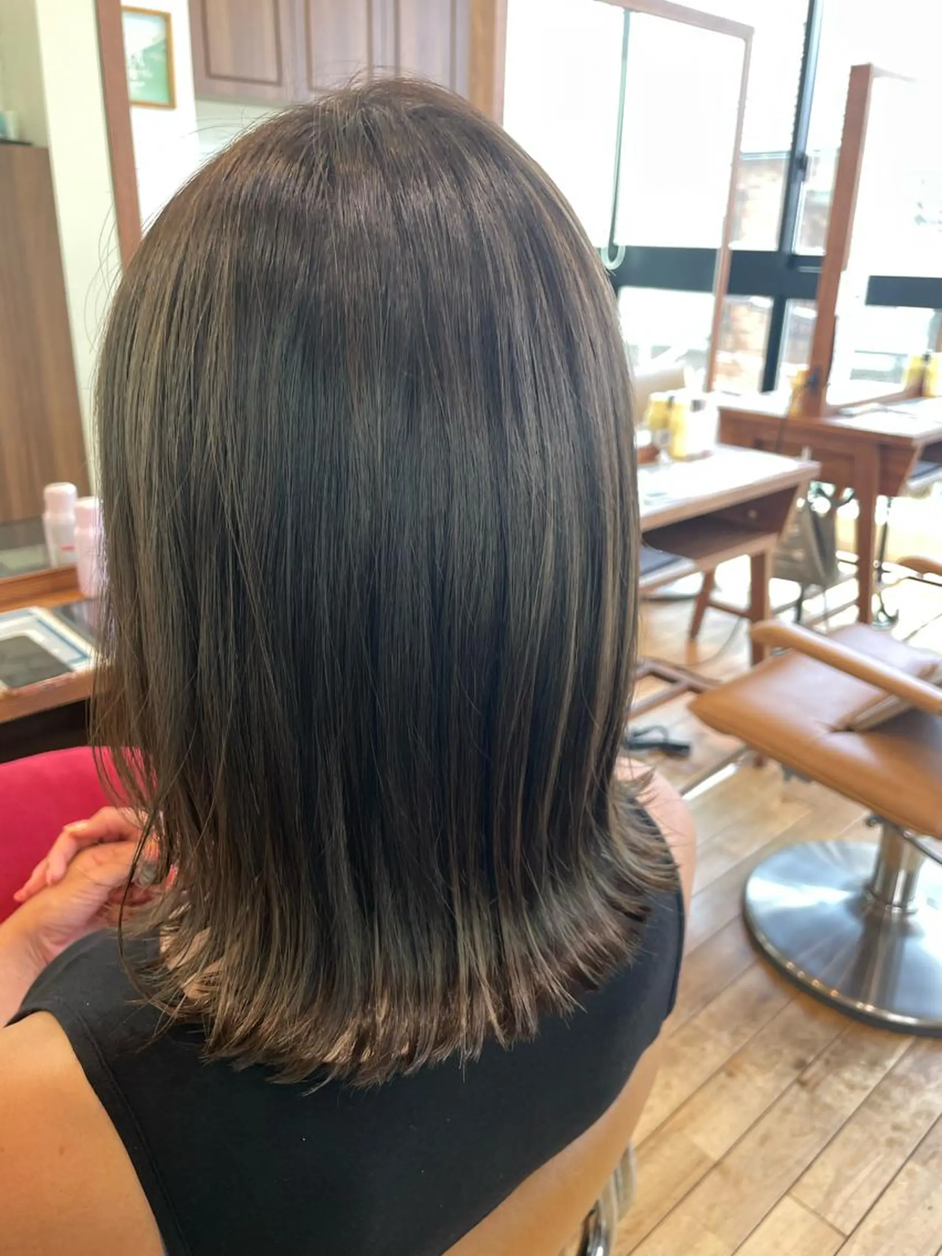 ミディアム ヘアカラー 山本　恵 (やまもと  けい)のヘアスタイル