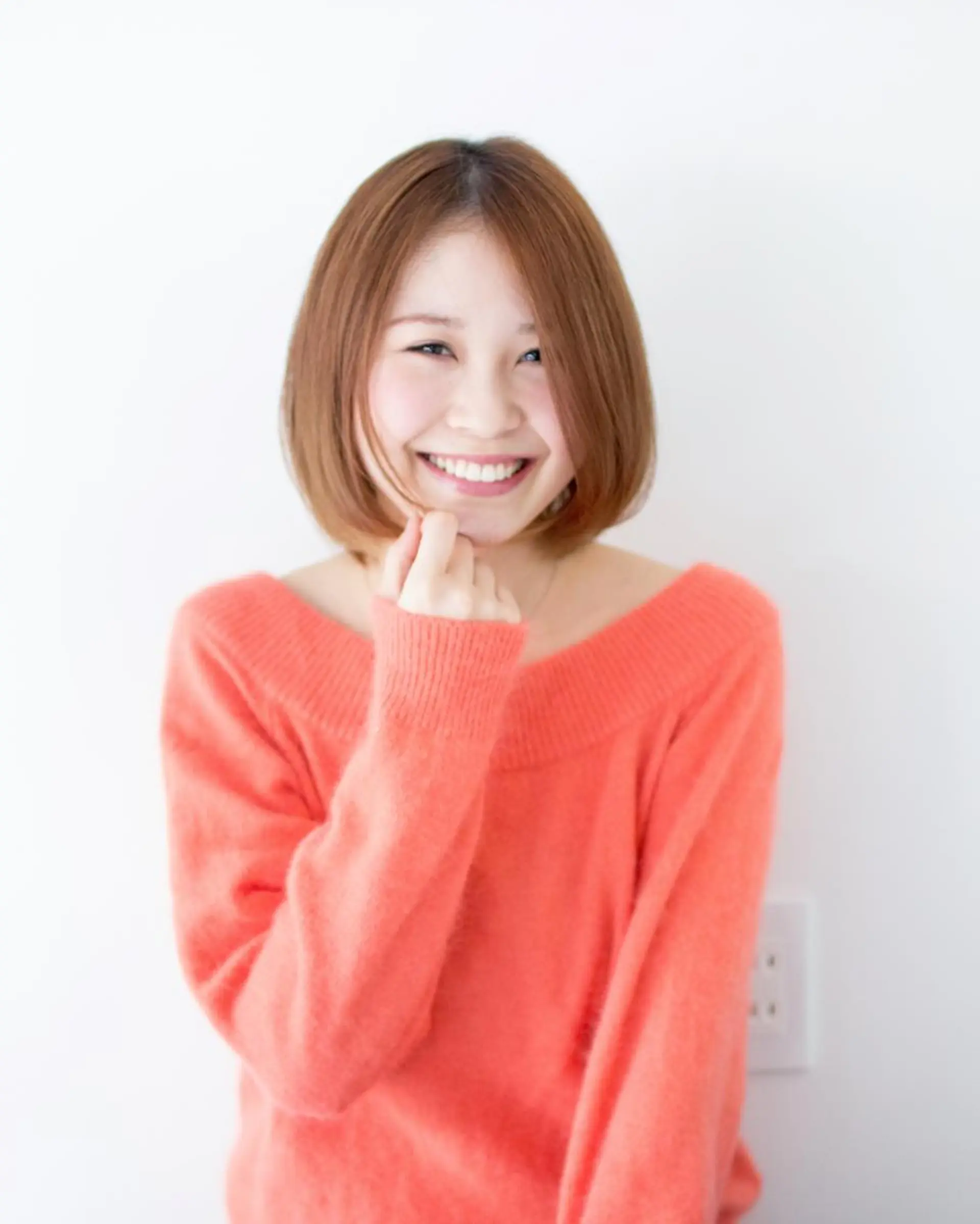 ショート アッシュ ショートヘア 佐藤 愛美のヘアスタイル