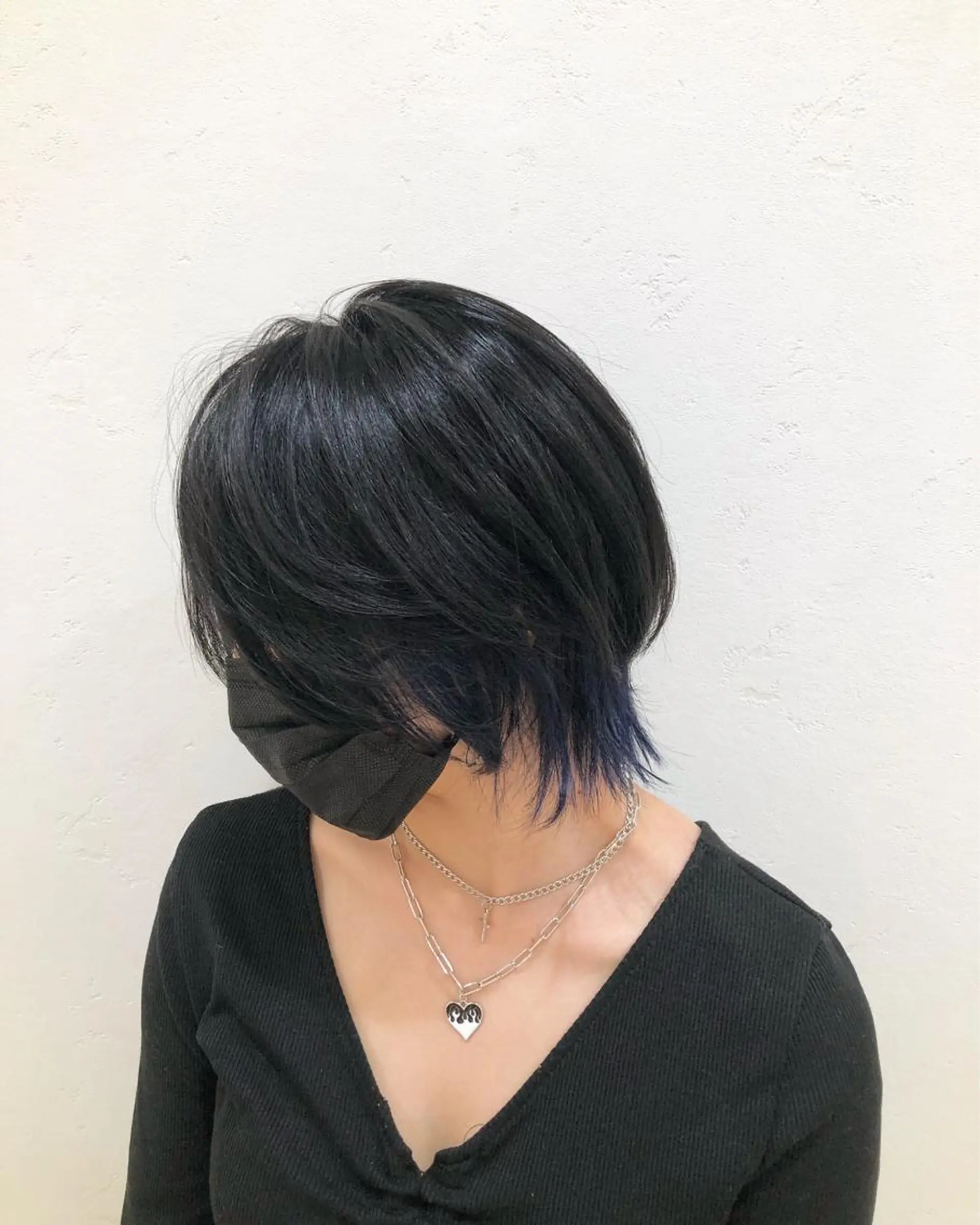 ショート カラー インナーカラー くびれヘア ウルフカット ヘアカラー 透け感カラー🫧 加納トモヒロのヘアスタイル