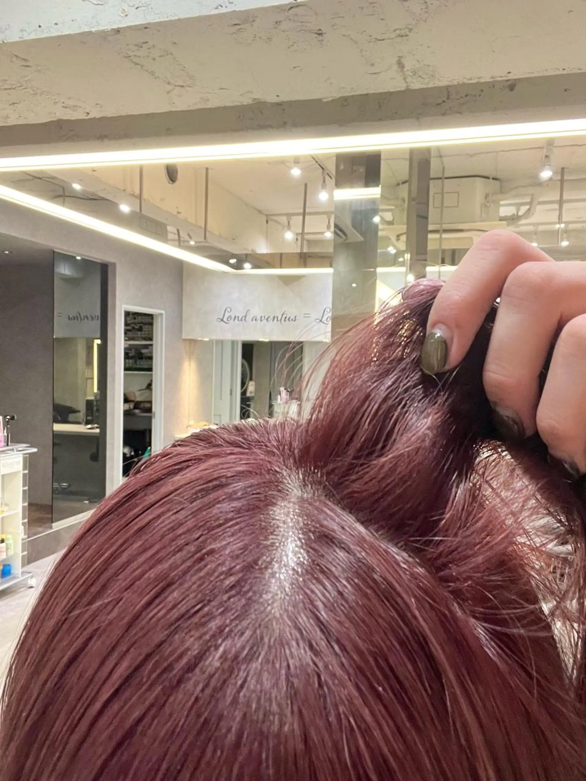 セミロング カラー ヘアアレンジ カット ヘアカラー トリートメント ヘアセット ボブ｜韓国｜美髪矯正 ｜amika🌙のヘアスタイル