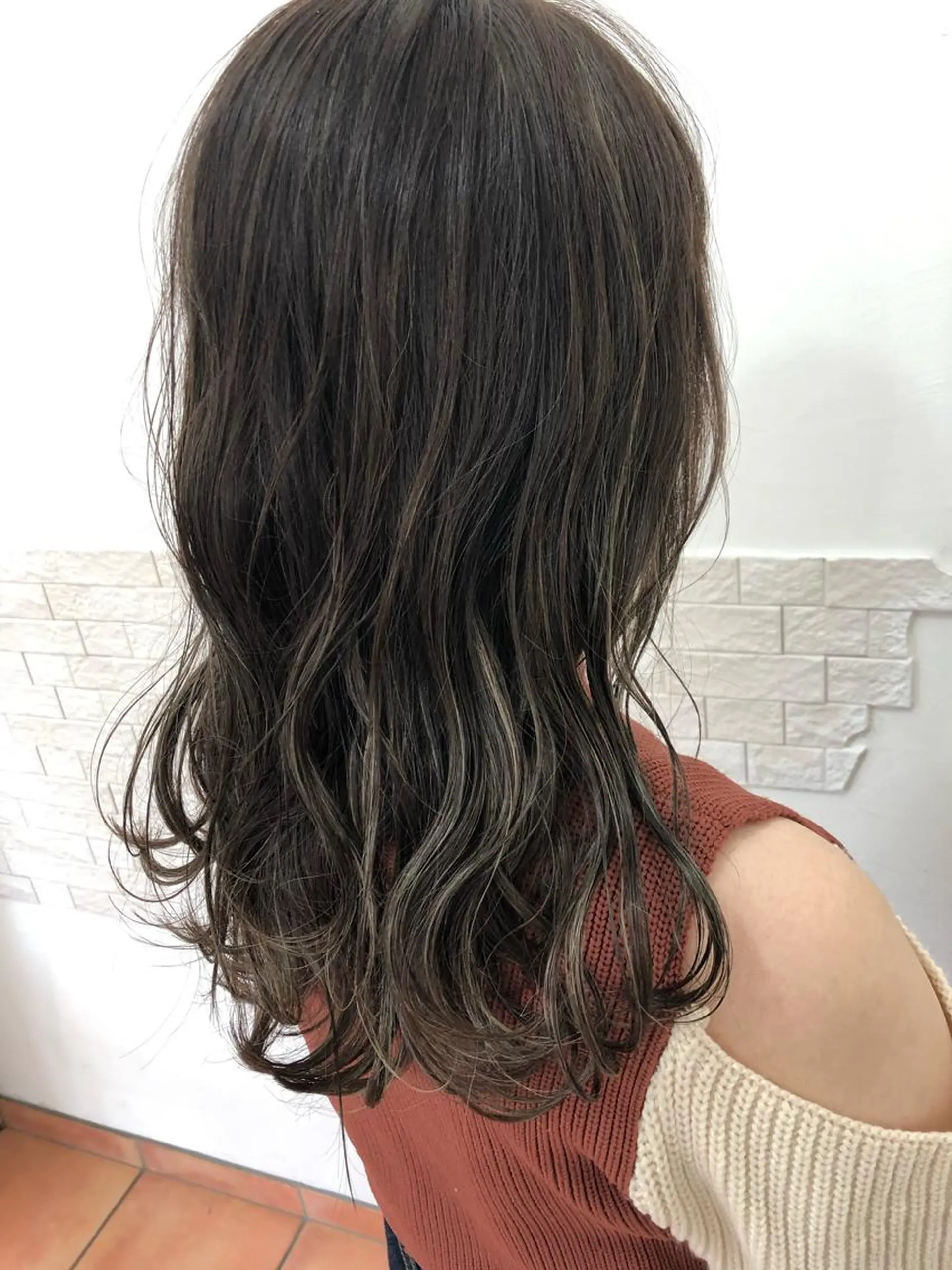 ミディアム カラー ハイライトカラー ハイライト ヘアカラー ショート 嶋津祥希のヘアスタイル
