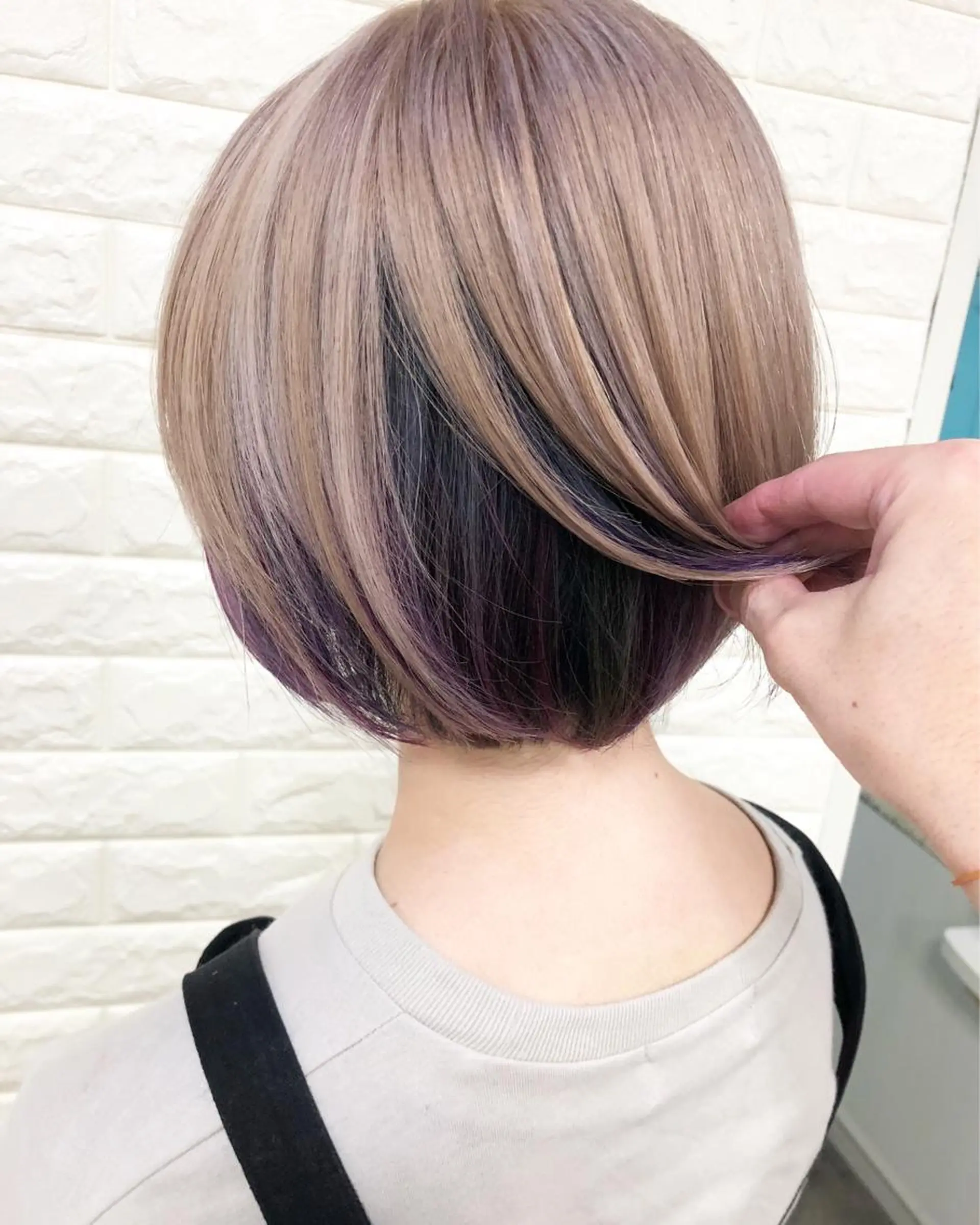 ショート カラー ベージュカラー ミルクティーベージュ ユニコーンカラー ヘアカラー トリートメント famille所属・famille ファミーユのヘアスタイル