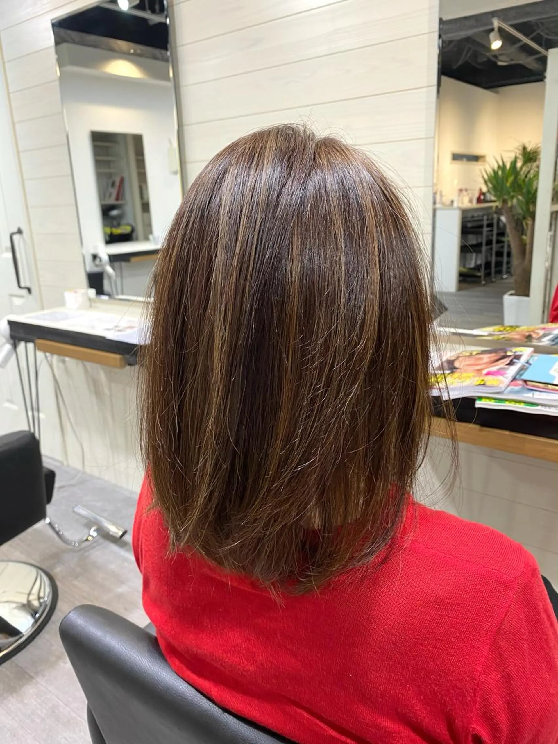 ミディアム カラー アディクシーカラー バレイヤージュ ブリーチ ケアブリーチ デザインカラー ヘアカラー unpeu hair  二条所属・先着1名様限定 カット無料のヘアスタイル