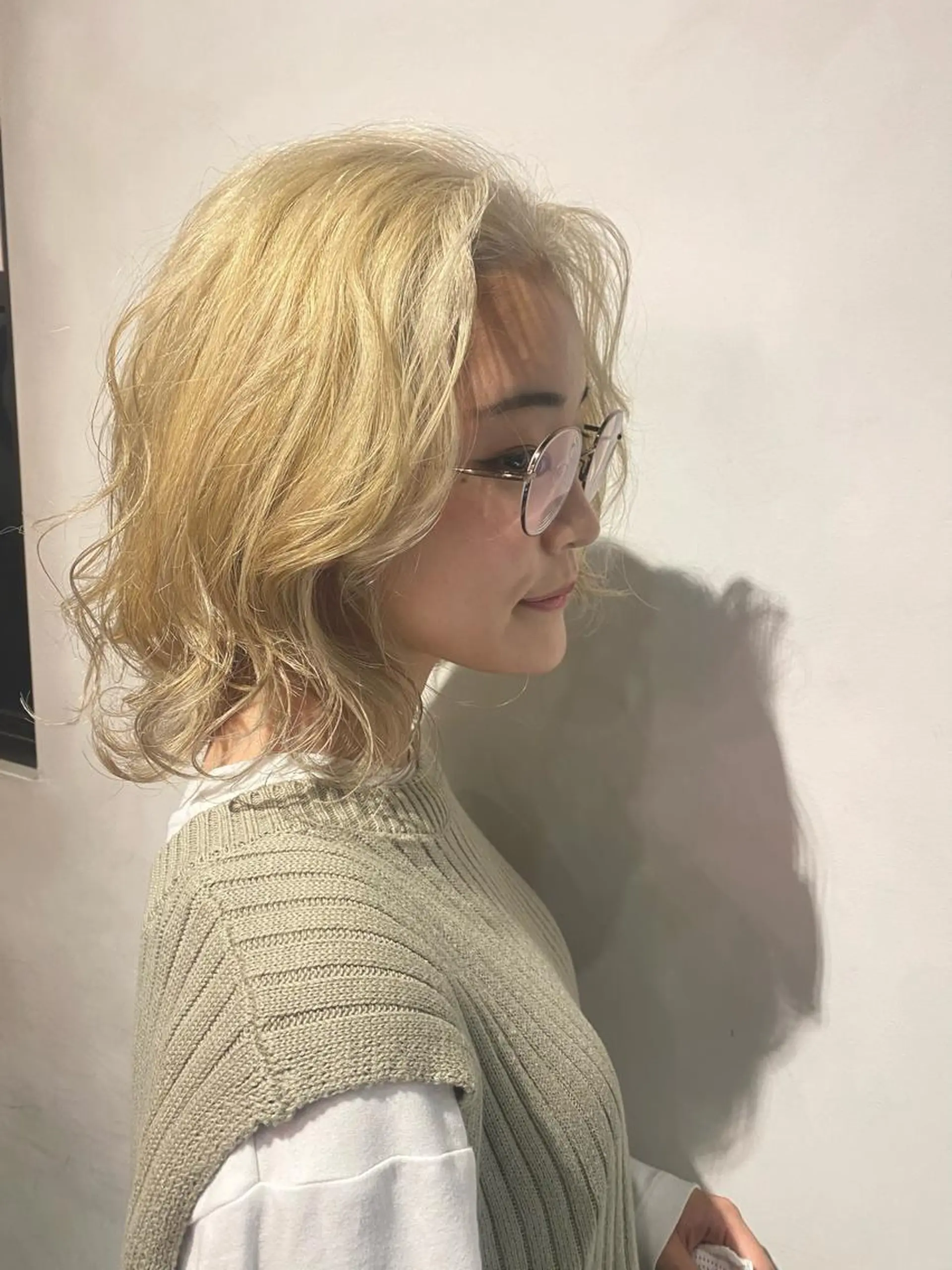 セミロング カラー ベージュカラー ブリーチ ブロンド ヘアカラー トリートメント 綱島店🦋店長🦋 ほんさわ みずきのヘアスタイル