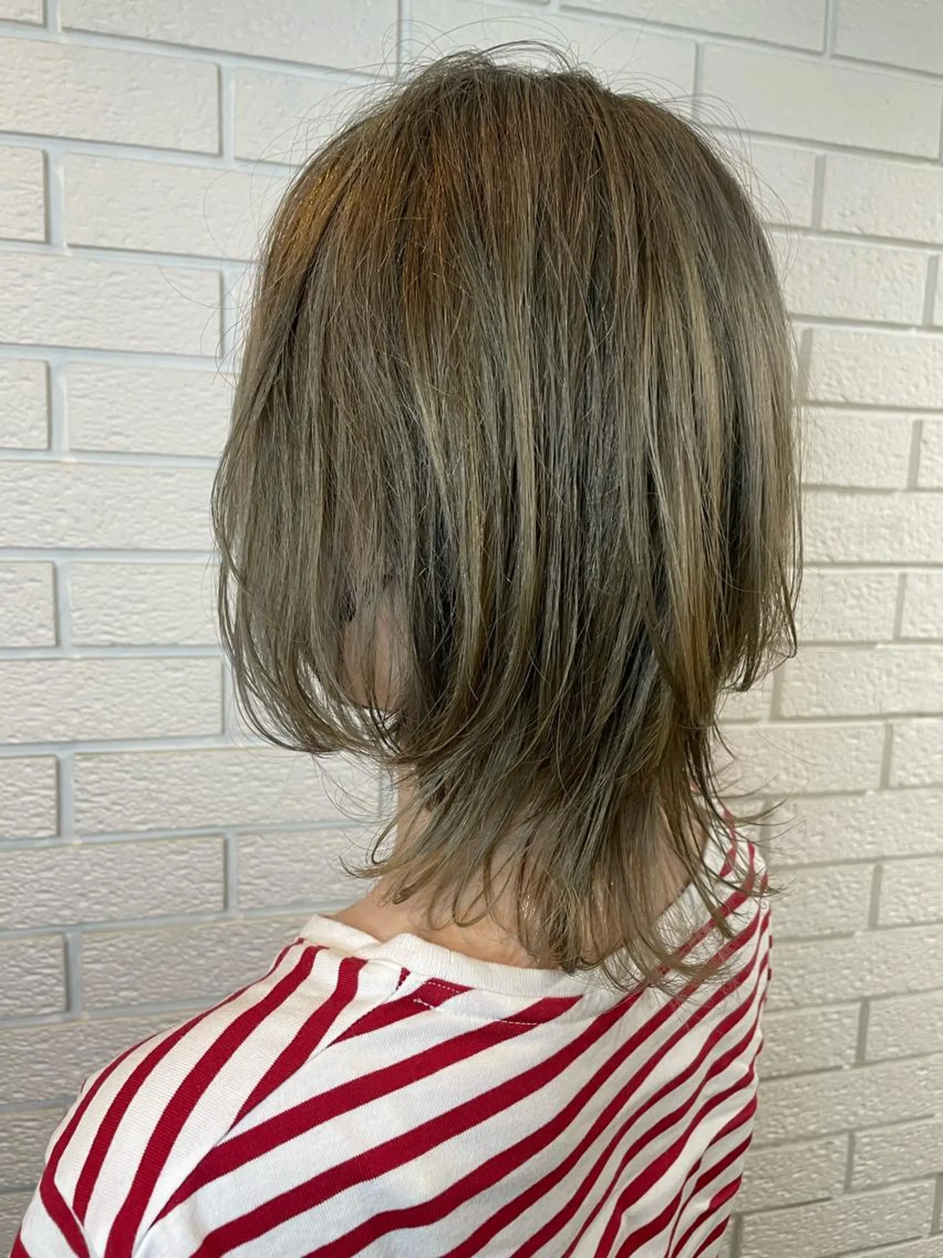 ミディアム カラー ハイトーンカラー シルバー ウルフカット ニュアンスデザイン✄ YOU♡のヘアスタイル