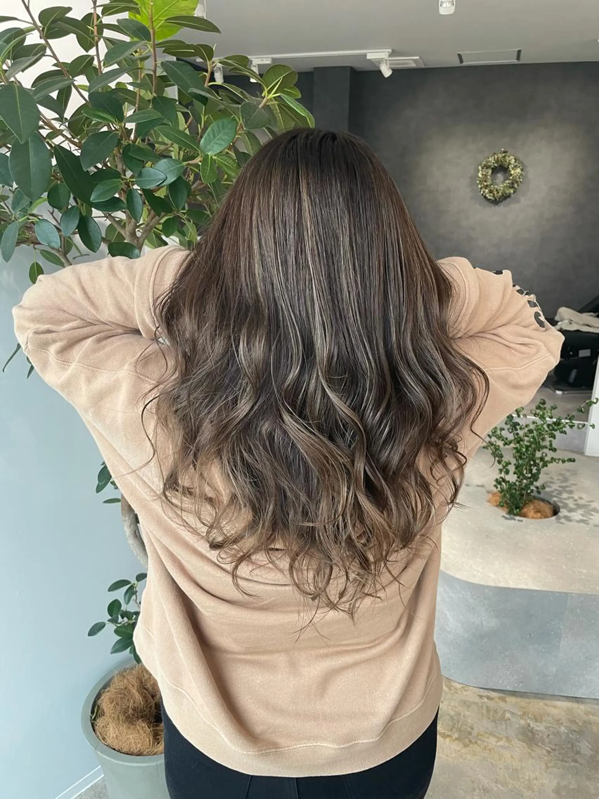 ロング ヘアカラー 岸川 恭子のヘアスタイル