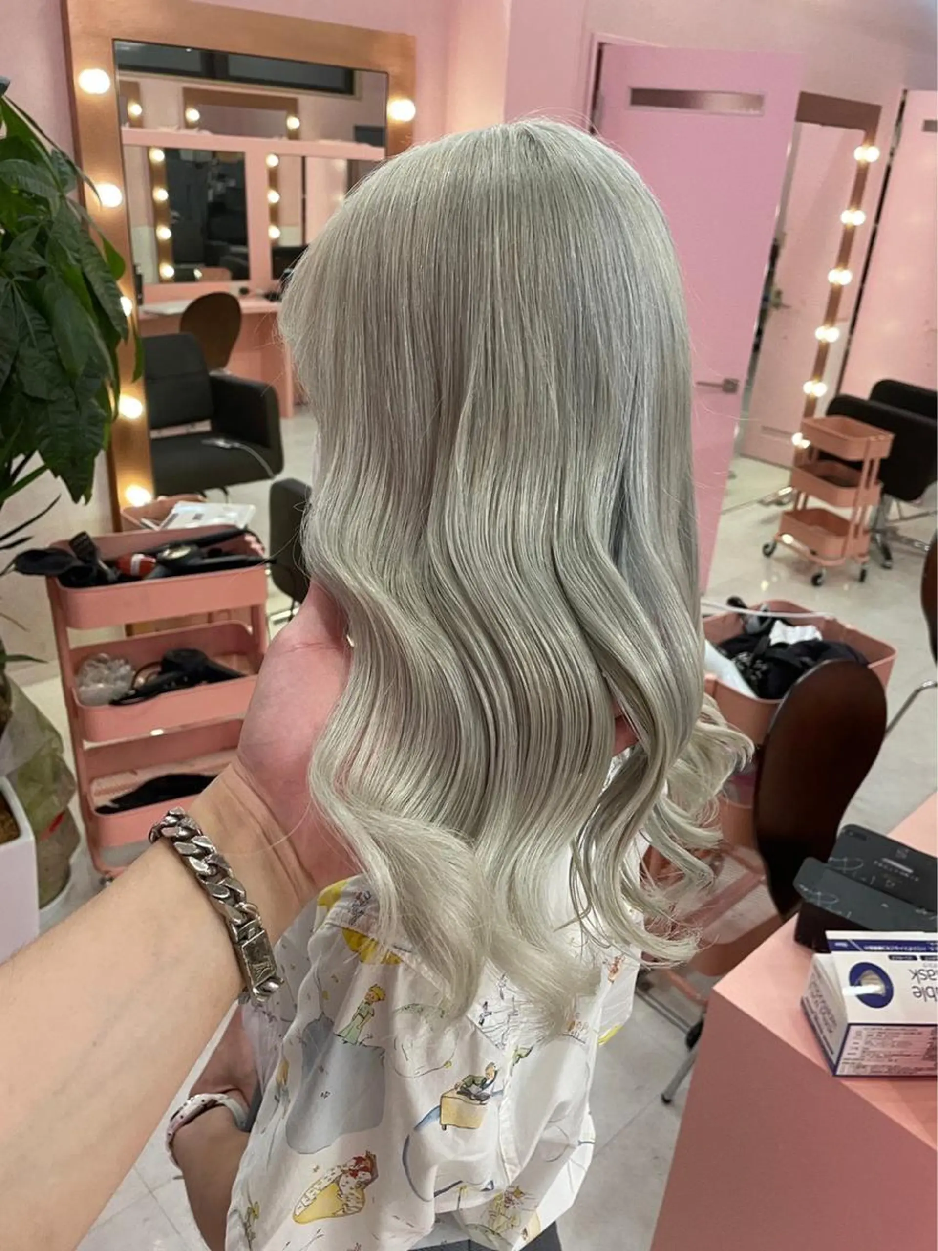 ロング カラー ヘアアレンジ ヘアカラー トリートメント ヘアセット 🩶【推しハイトーン 】yuzu🩶のヘアスタイル
