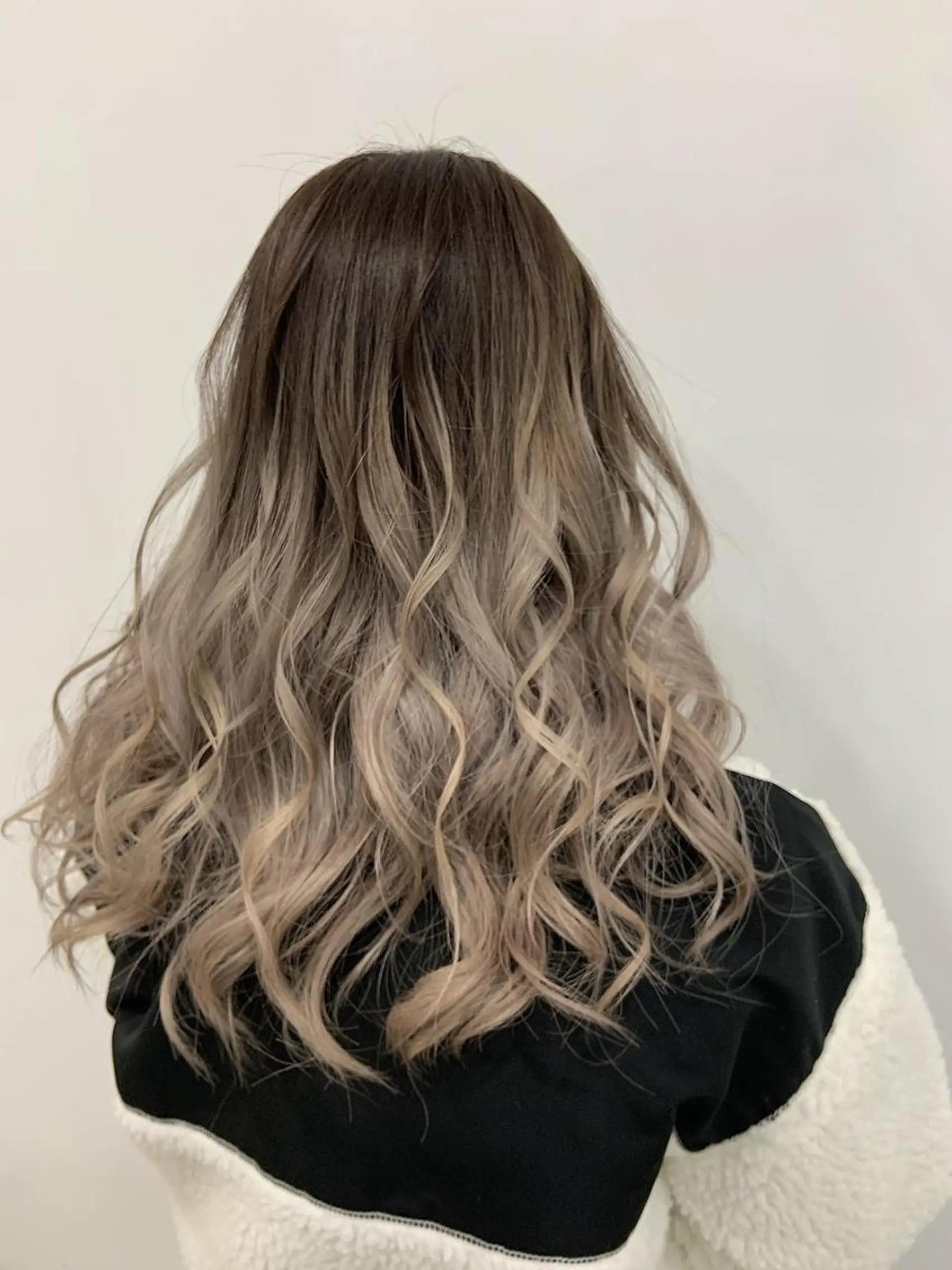 カラー ミディアム グラデーションカラー ハイトーンカラー ANGELICA 難波店のヘアスタイル