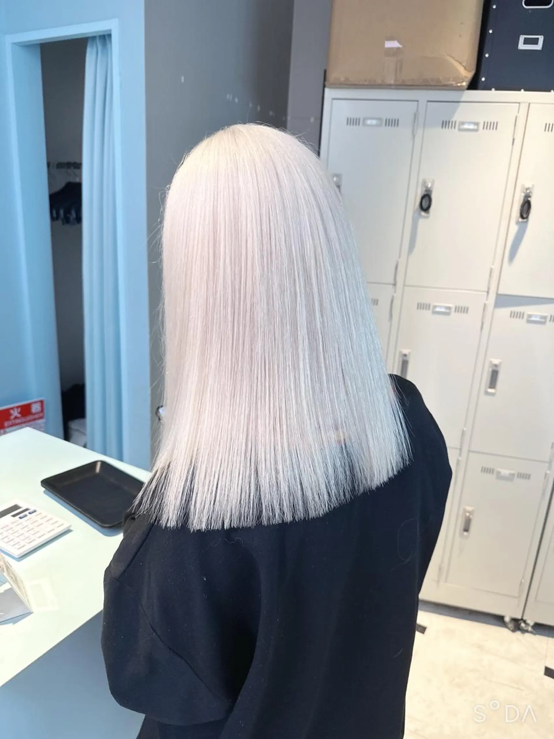 セミロング カラー 🪄池袋ハイトーン 🪄ブリーチカラーのヘアスタイル