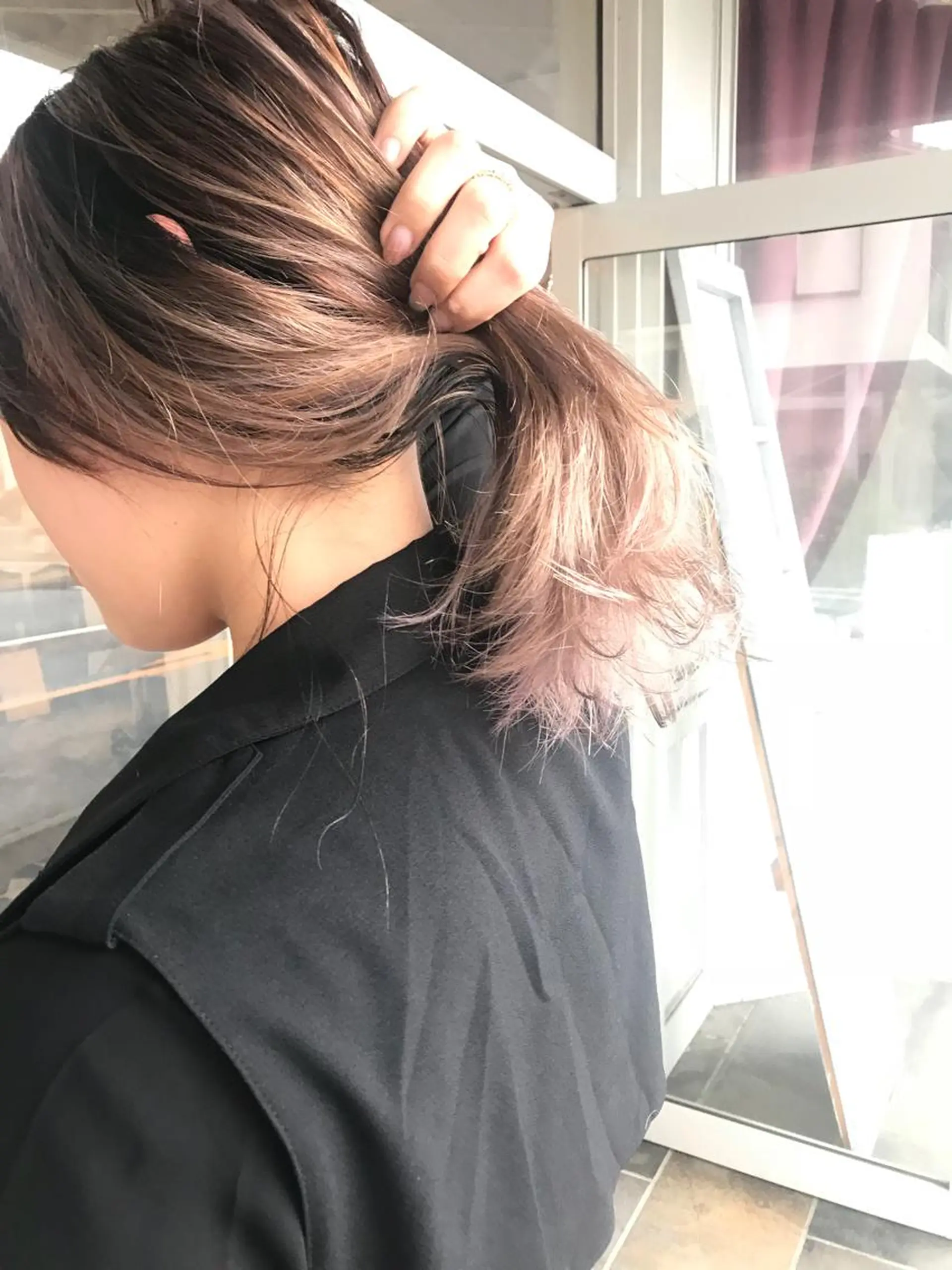 セミロング カラー ヘアアレンジ バレイヤージュ ブリーチ グラデーションカラー ハイライトカラー ハイトーンカラー Mariana/ 鶴原-ハイライトのヘアスタイル