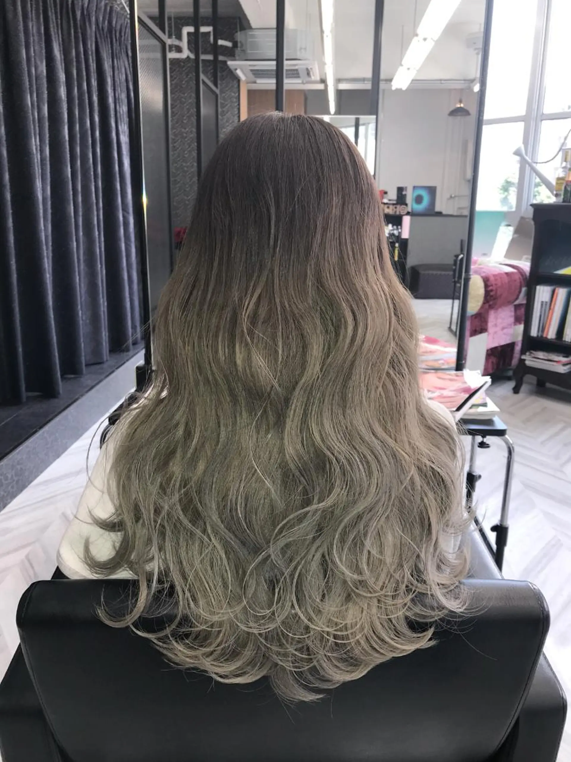 ロング カラー グラデーションカラー グレージュ ヘアカラー トリートメント 🌹 AKARI  🌹のヘアスタイル