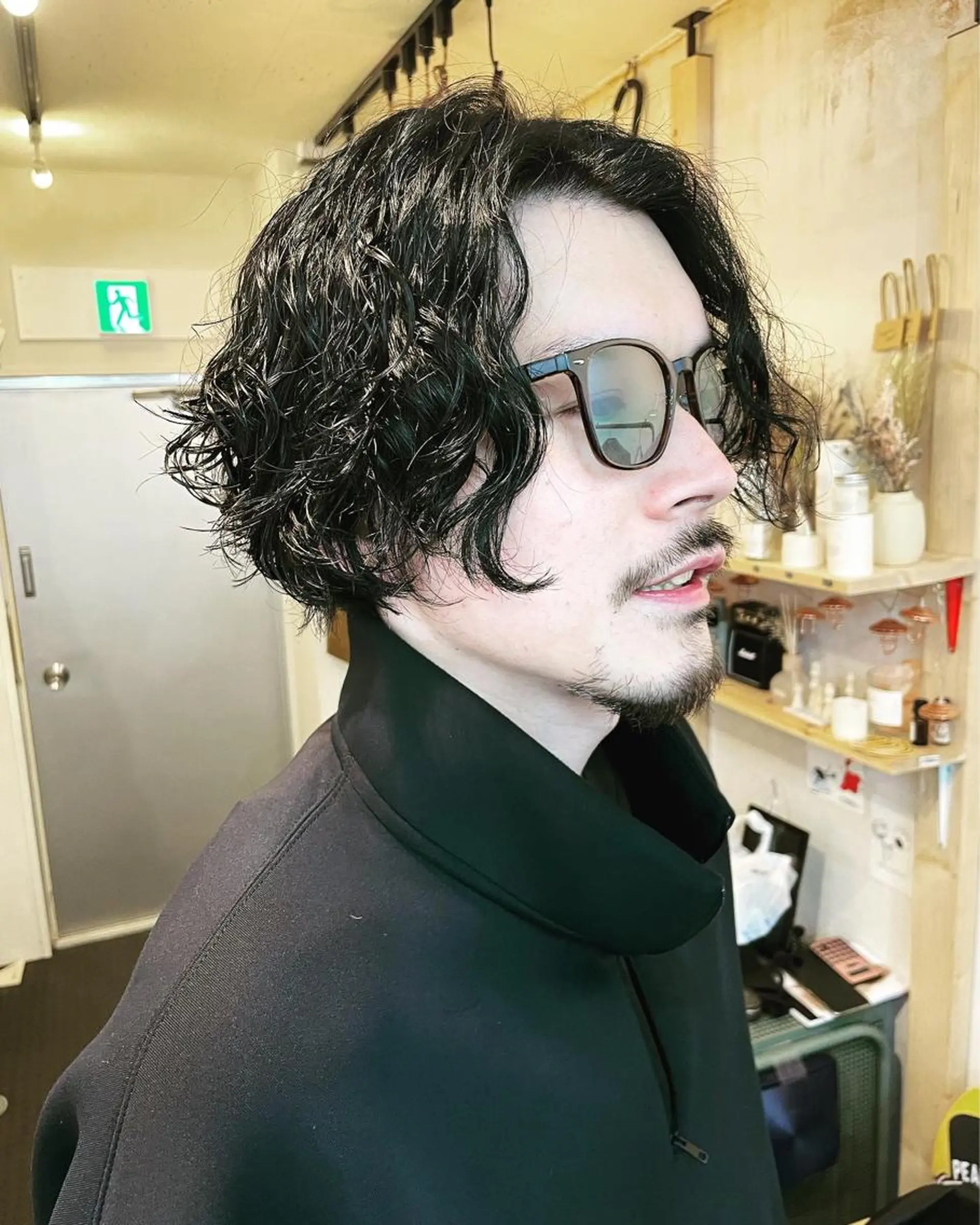ショート パーマ メンズ 前下がりボブ メンズパーマ ボブ SUN GLOW  サングロウ所属・ナカノメ トシアキのヘアスタイル