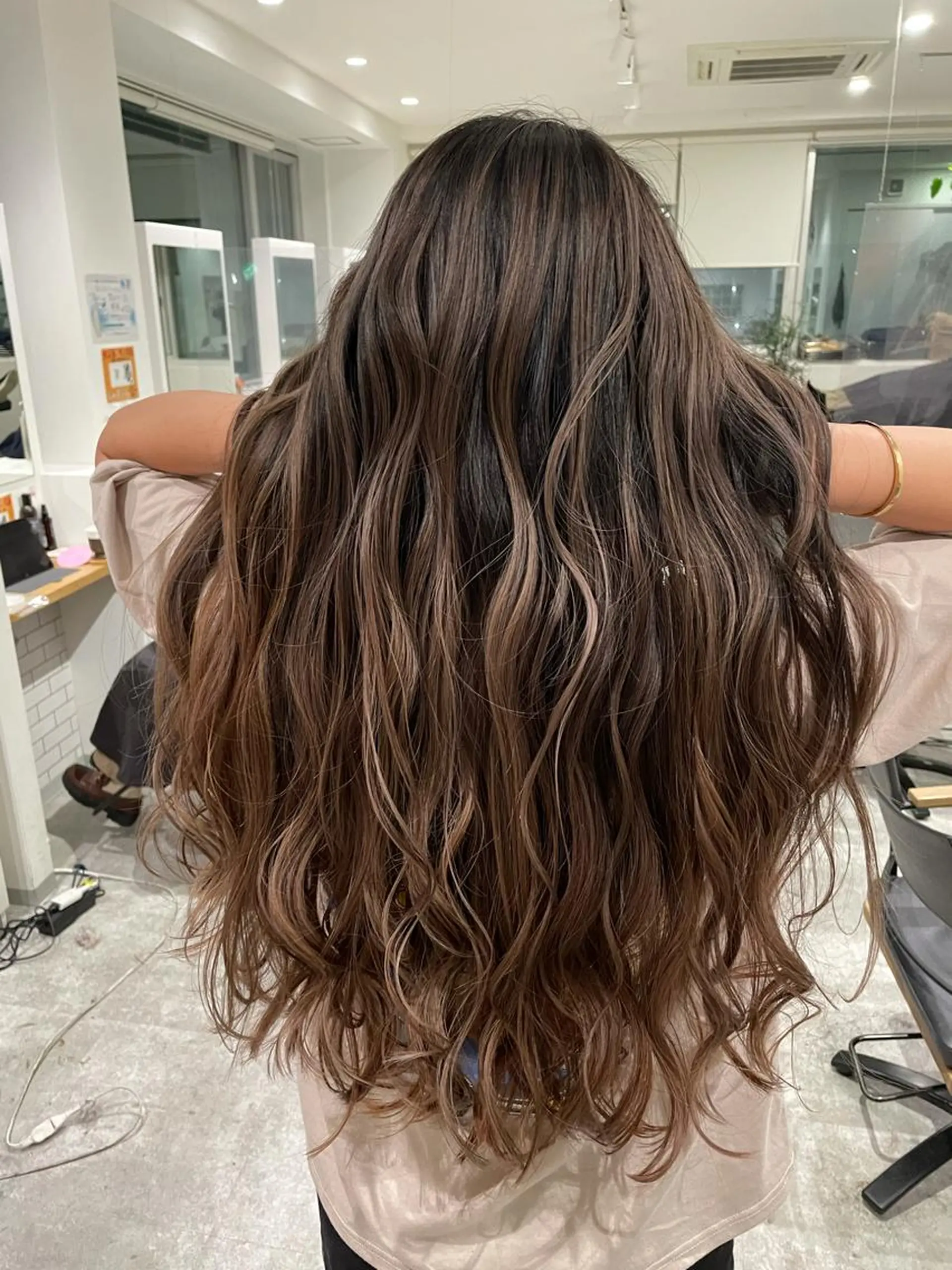 ロング カラー バレイヤージュ ベージュカラー レイヤーカット ロング 京都美容師 塩のヘアスタイル
