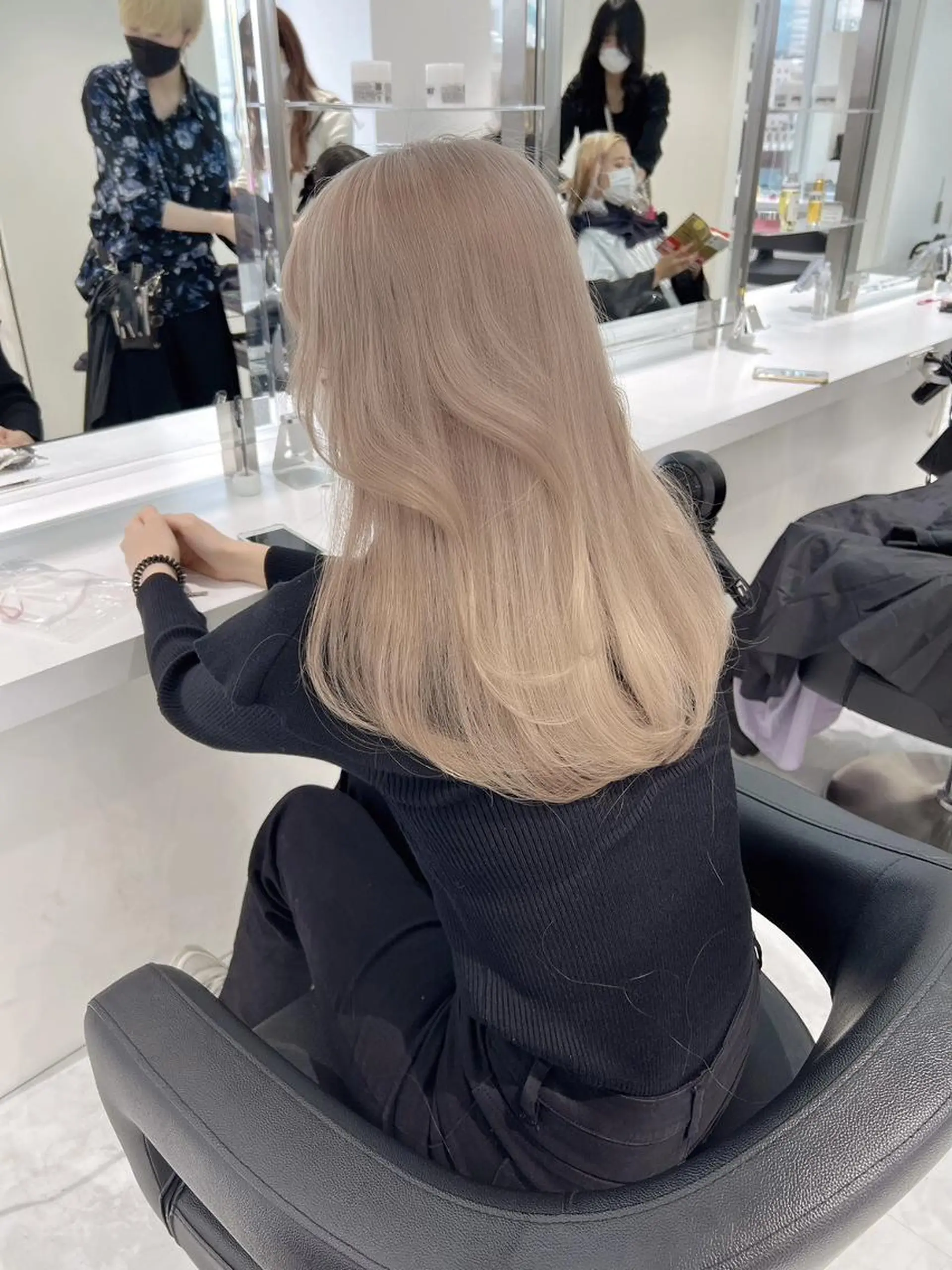 カラー ミディアム ヘアカラー ハイトーンブロンド 横浜💞ミオのヘアスタイル