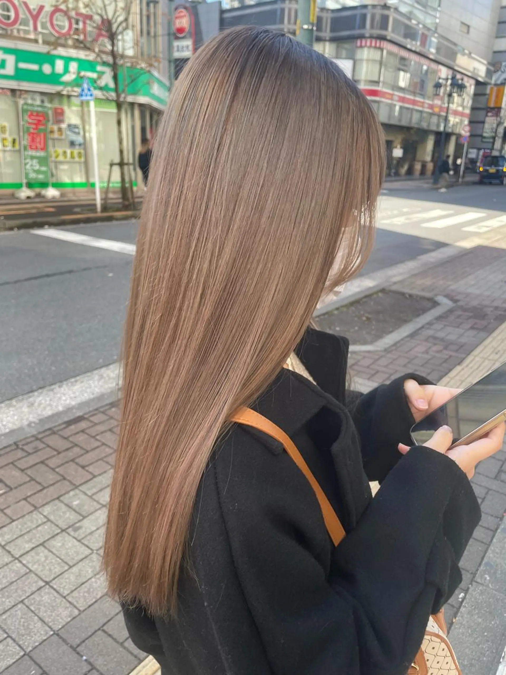 ロング カラー ベージュカラー ブリーチ ダブルカラー ハイトーンカラー ミルクティーベージュ ヘアカラー トリートメント 韓国ヘア🦋 MIYUのヘアスタイル