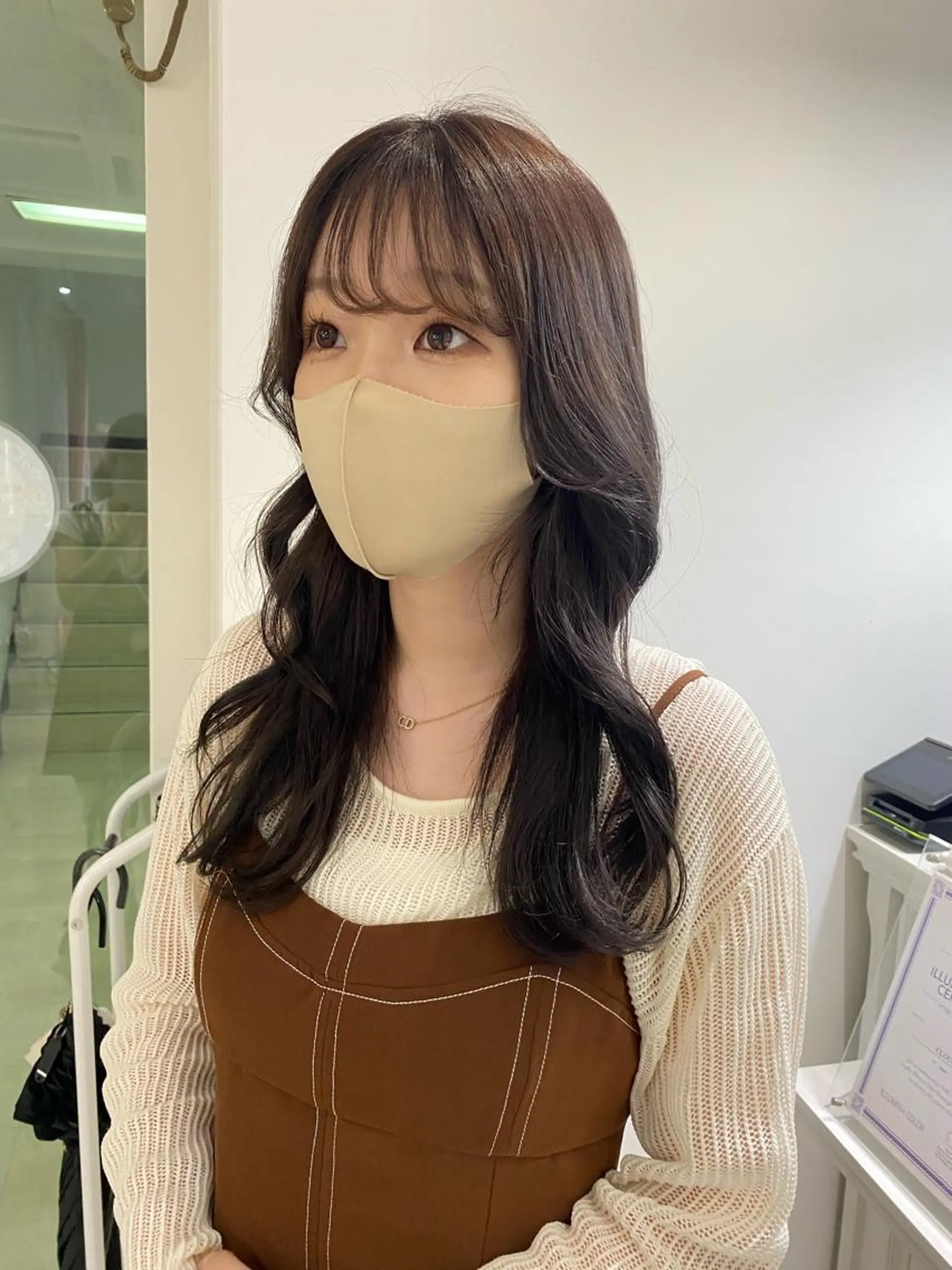 ロング Juri 暖色/ツヤ感カラーのヘアスタイル