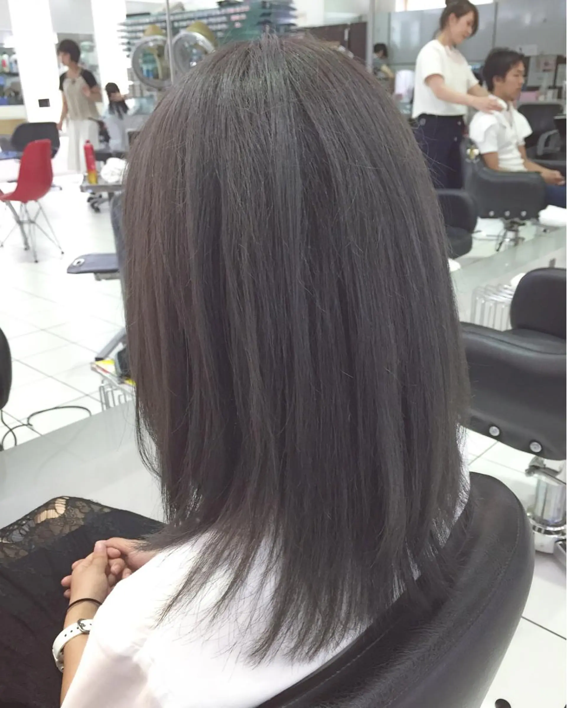 ミディアム セミロング カラー ブリーチ イルミナカラー 青木 茂樹⭐️ 透明感カラーのヘアスタイル