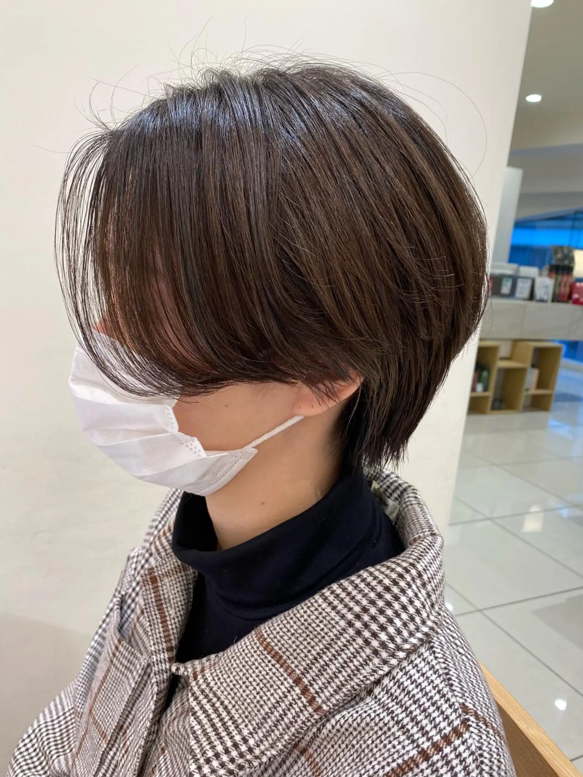 ショート カラー ハンサムショート ベージュカラー ショートヘア カット ヘアカラー トリートメント プレイングカラー🤍 細めハイライトのヘアスタイル