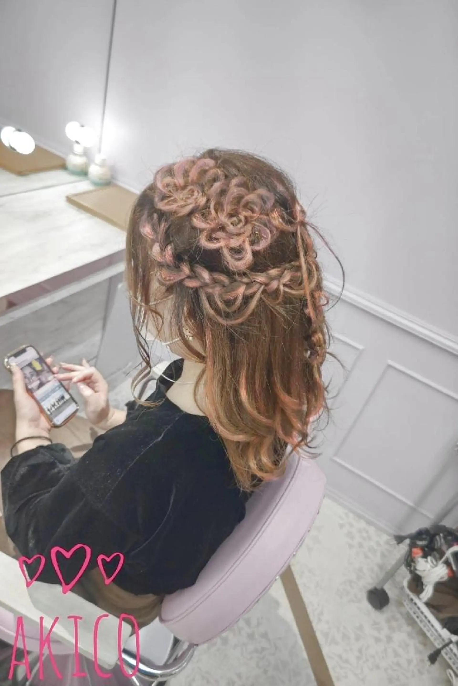 カラー ヘアアレンジ セミロング LUXBE GALLERY なんば駅前店所属・ラックスビーギャラリ ー AKICOのヘアスタイル