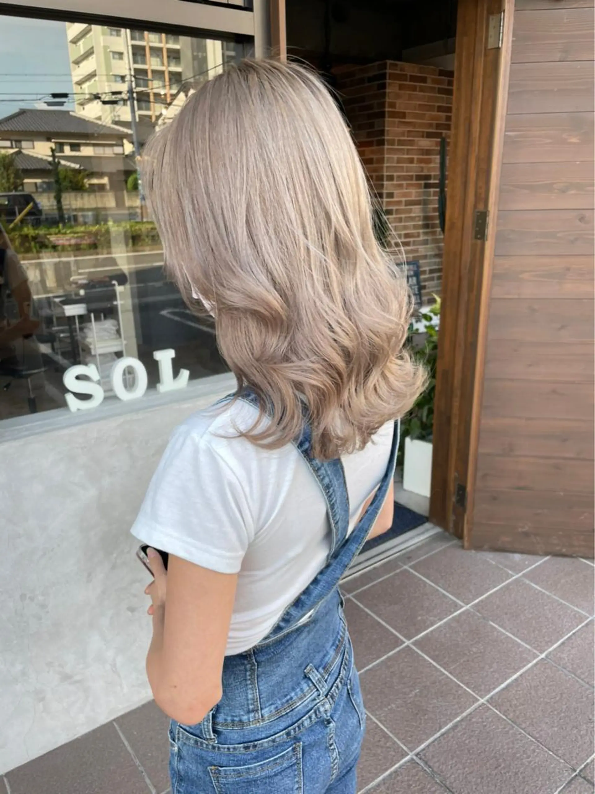 カラー ベージュカラー ミルクティーベージュ 木村 朱里のヘアスタイル